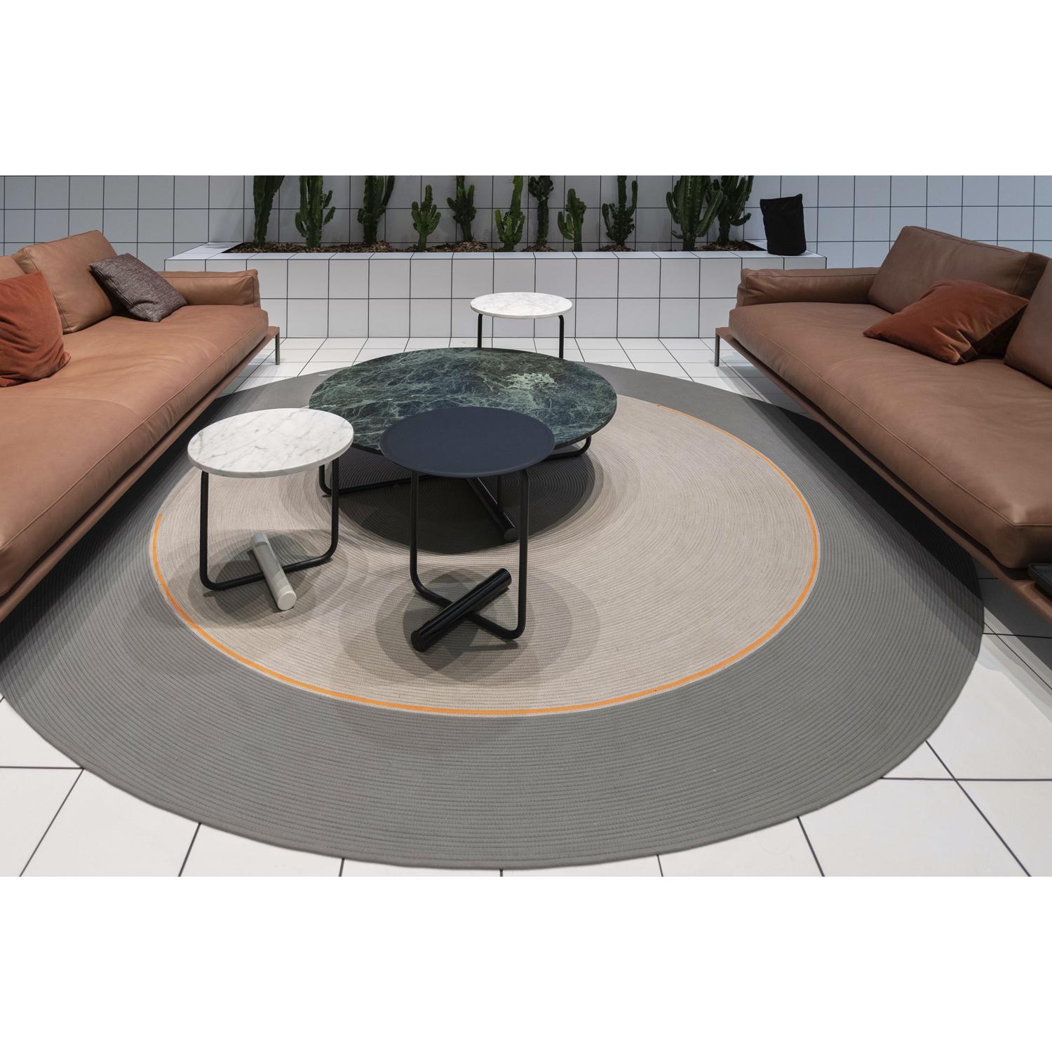 Indian Tappeto Design Moderno Rotondo Indoor Outdoor Grigio by Deanna Comellini Ø200 cm For Sale