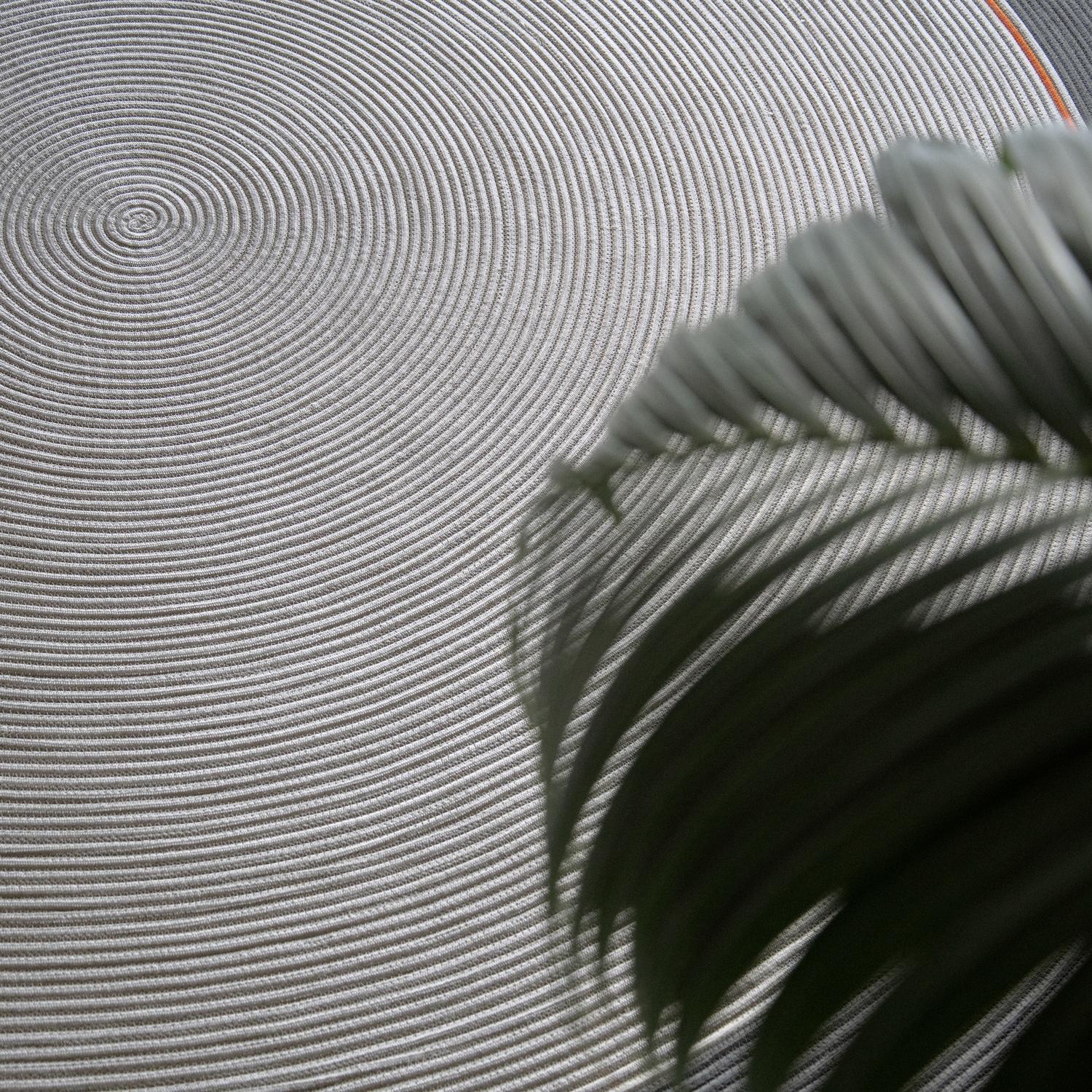 Tappeto Design Moderno Rotondo Indoor Outdoor Grigio by Deanna Comellini Ø200 cm In New Condition For Sale In Bologna, IT