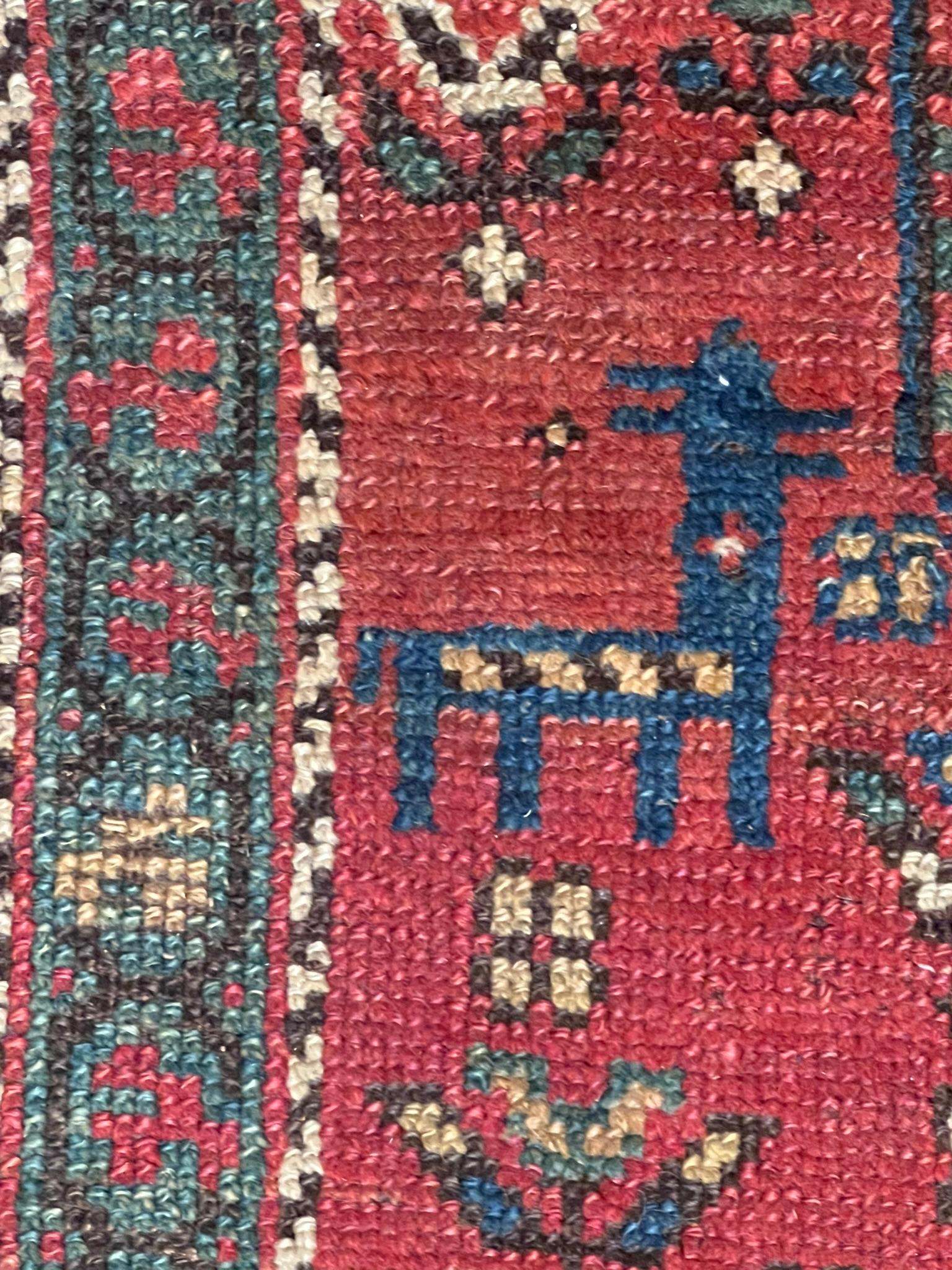 Schahsavan-Stammesmanufaktur-Teppich mit rotem Hintergrund und zoomorphen Motiven im Angebot 6