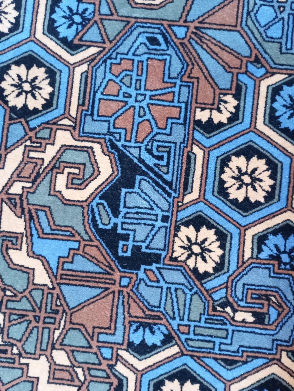 Alfombra diseñada por Pierre Balmain Francia años 70 para Van Neder Hecho a máquina en venta