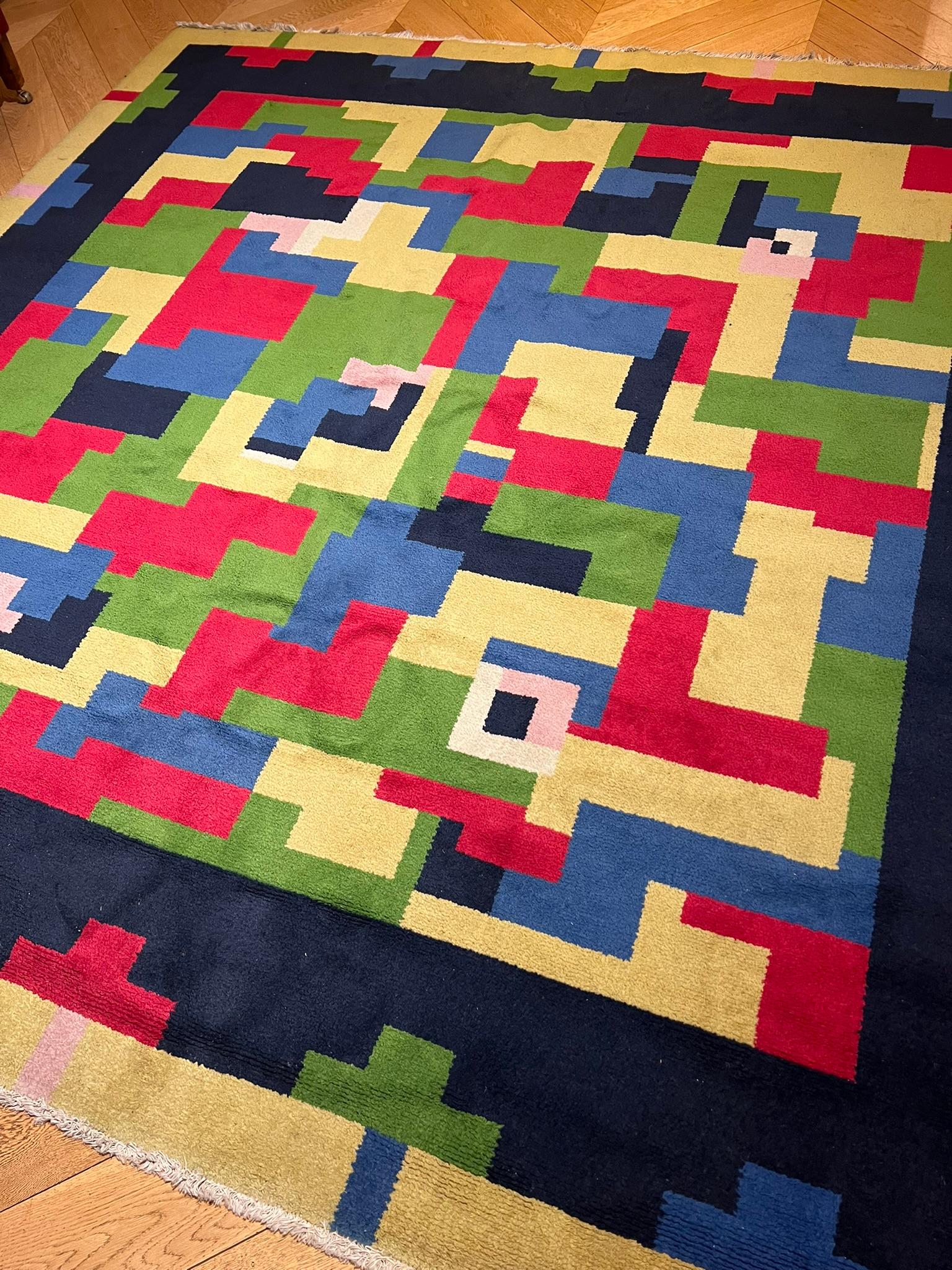 L'atelier d'Elio Palmisano est l'une des rares entreprises italiennes à avoir produit un grand nombre de tapisseries et de tapis au cours de la seconde moitié du XXe siècle. De 1968 à 2005, Elio Palmisano a créé une collection de 352 sujets, dont