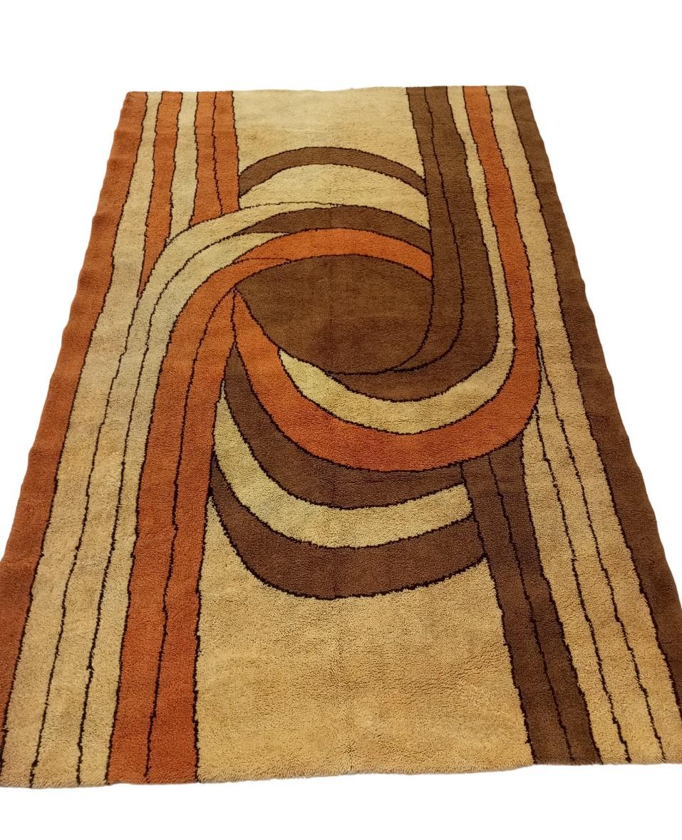 Europäischer moderner Designteppich 287 cm. x 186 cm. 1960er Jahre im Angebot 4
