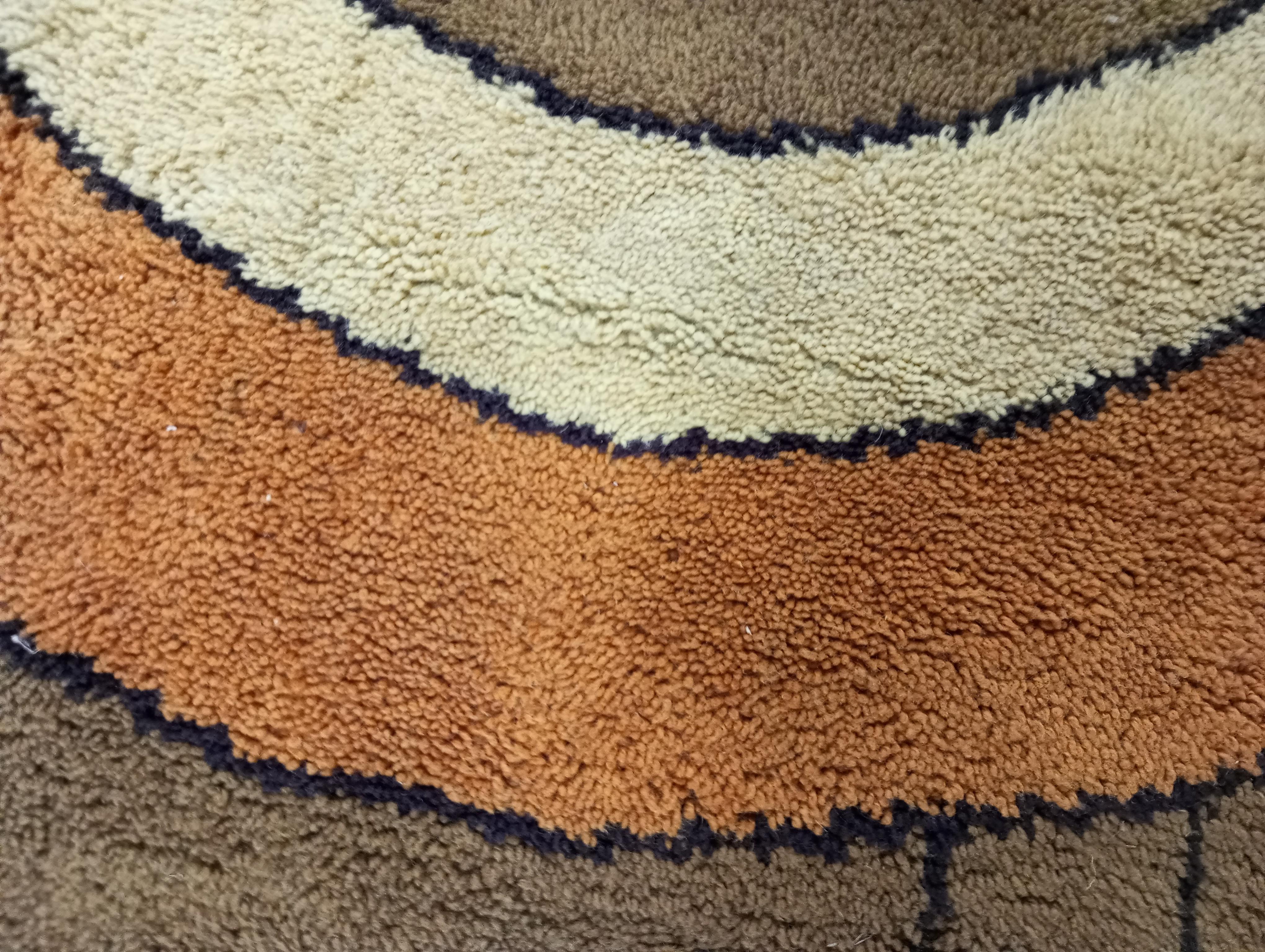 Europäischer moderner Designteppich 287 cm. x 186 cm. 1960er Jahre im Angebot 6