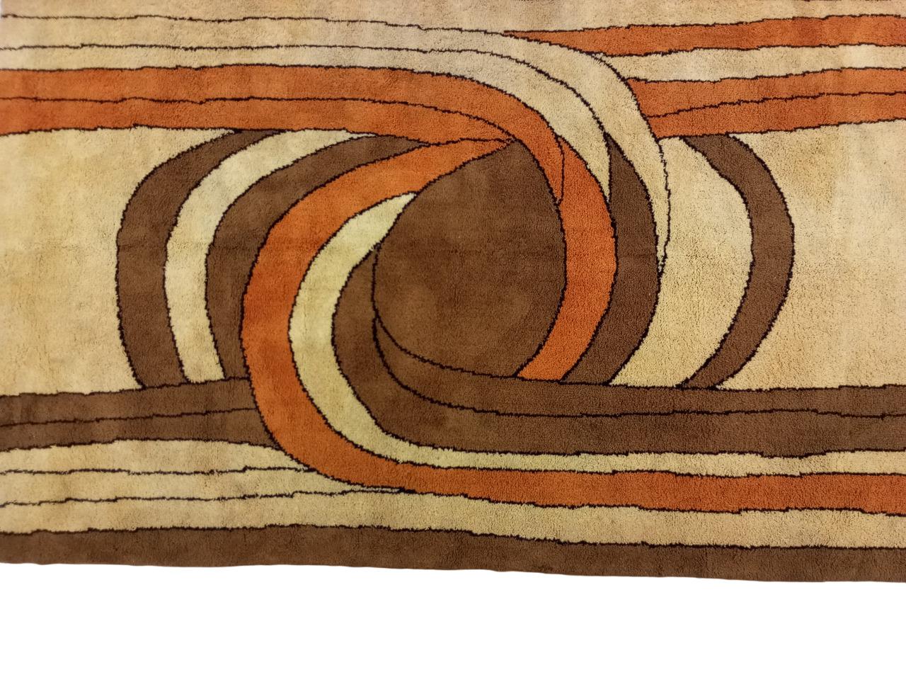 Europäischer moderner Designteppich 287 cm. x 186 cm. 1960er Jahre im Angebot 7