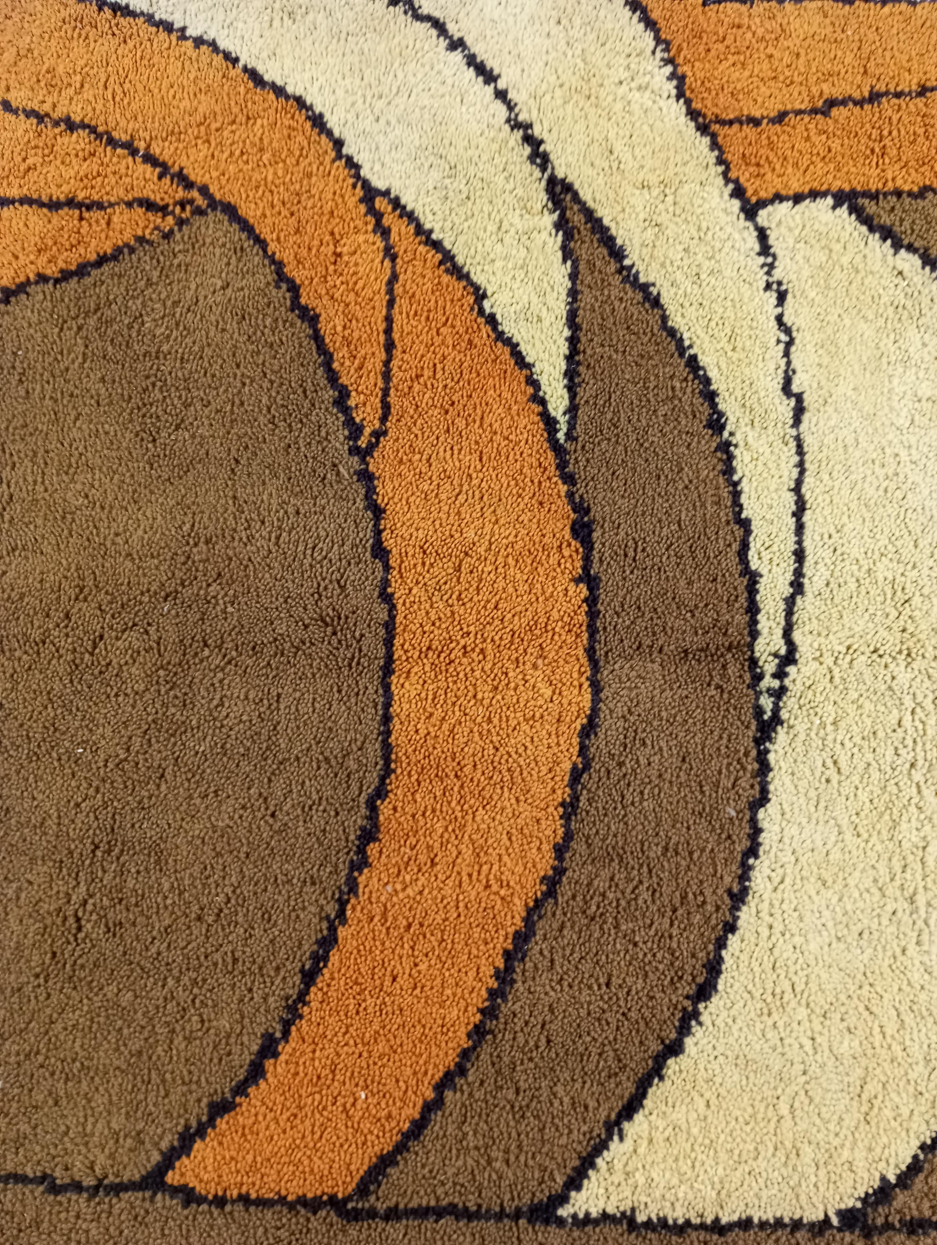 Europäischer moderner Designteppich 287 cm. x 186 cm. 1960er Jahre (Maschinell gefertigt) im Angebot