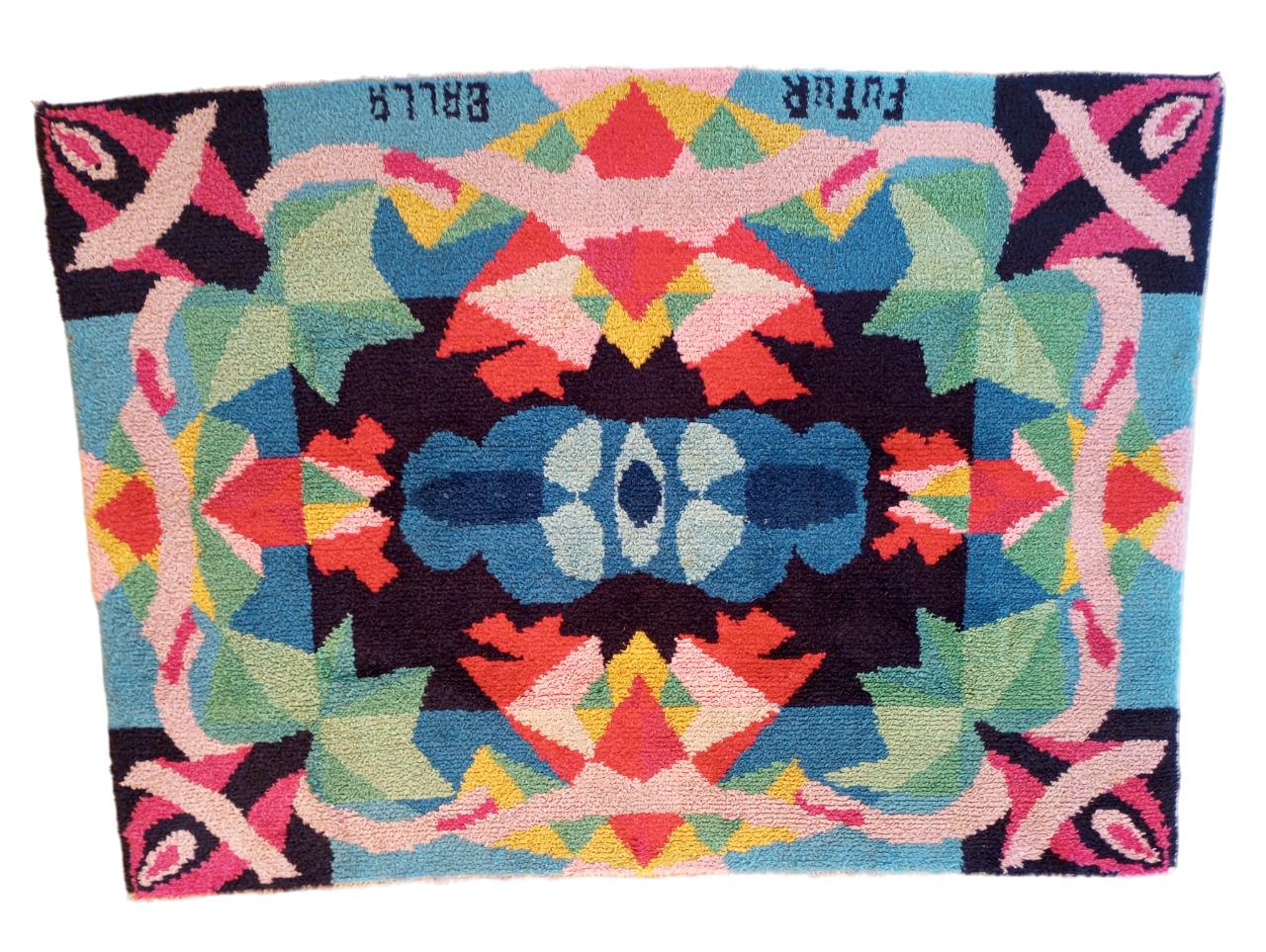 Tappeto realizzato sul disegno originale dell'artista Giacomo Balla, uno dei principali esponenti del Futurismo italiano. Il disegno risale agli anni '30 e si intitola 