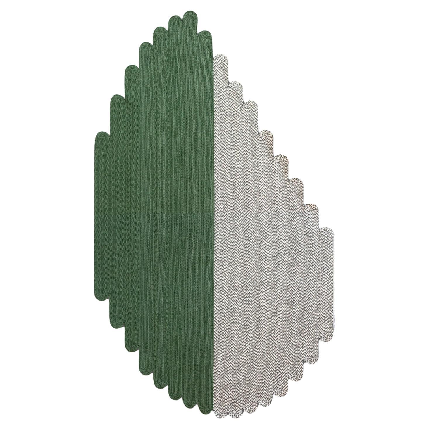 Tappeto foglia outdoor verde grigio design italiano Deanna Comellini 176x300cm For Sale