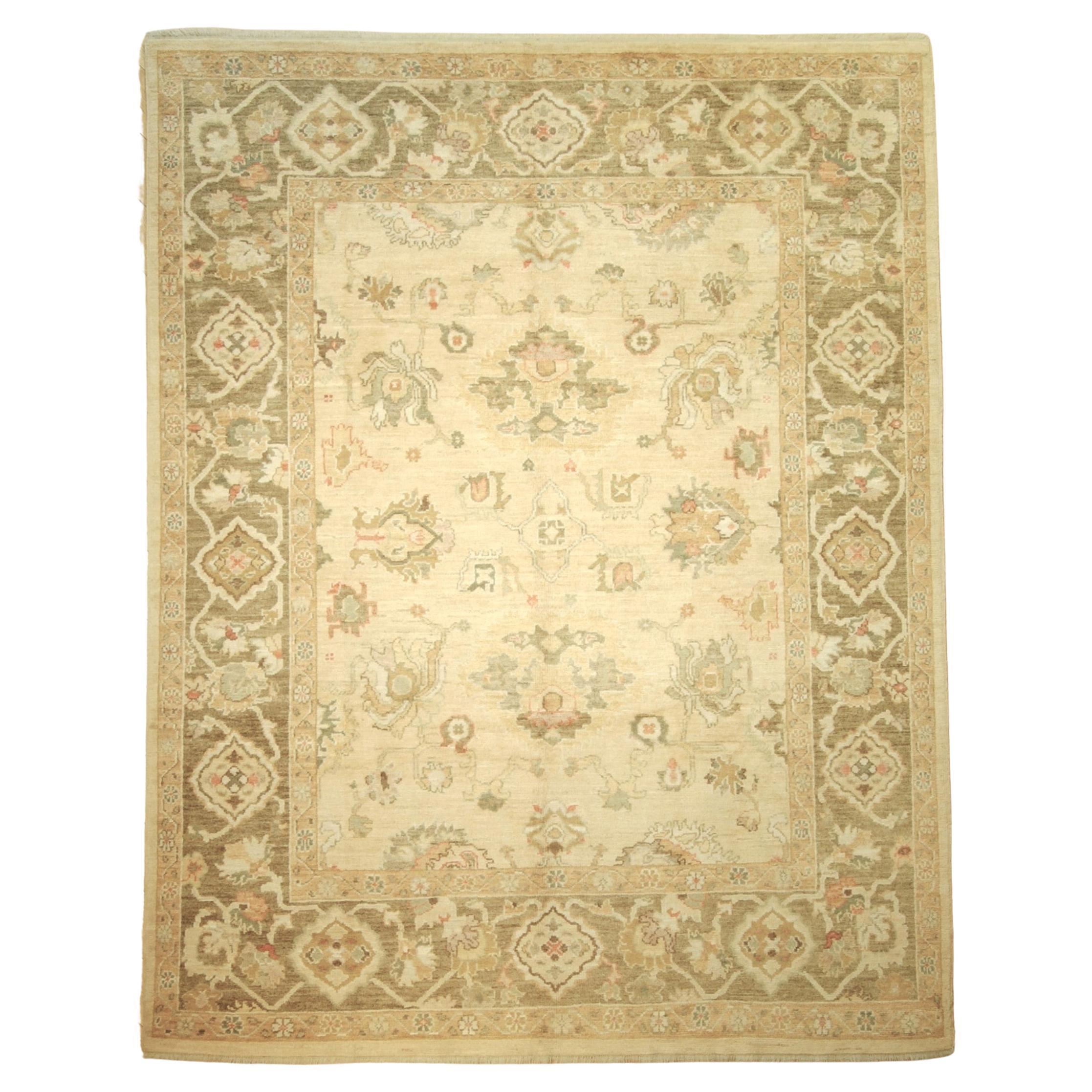 Light-colored background rug with rotten green border traditional design without medallion For Sale