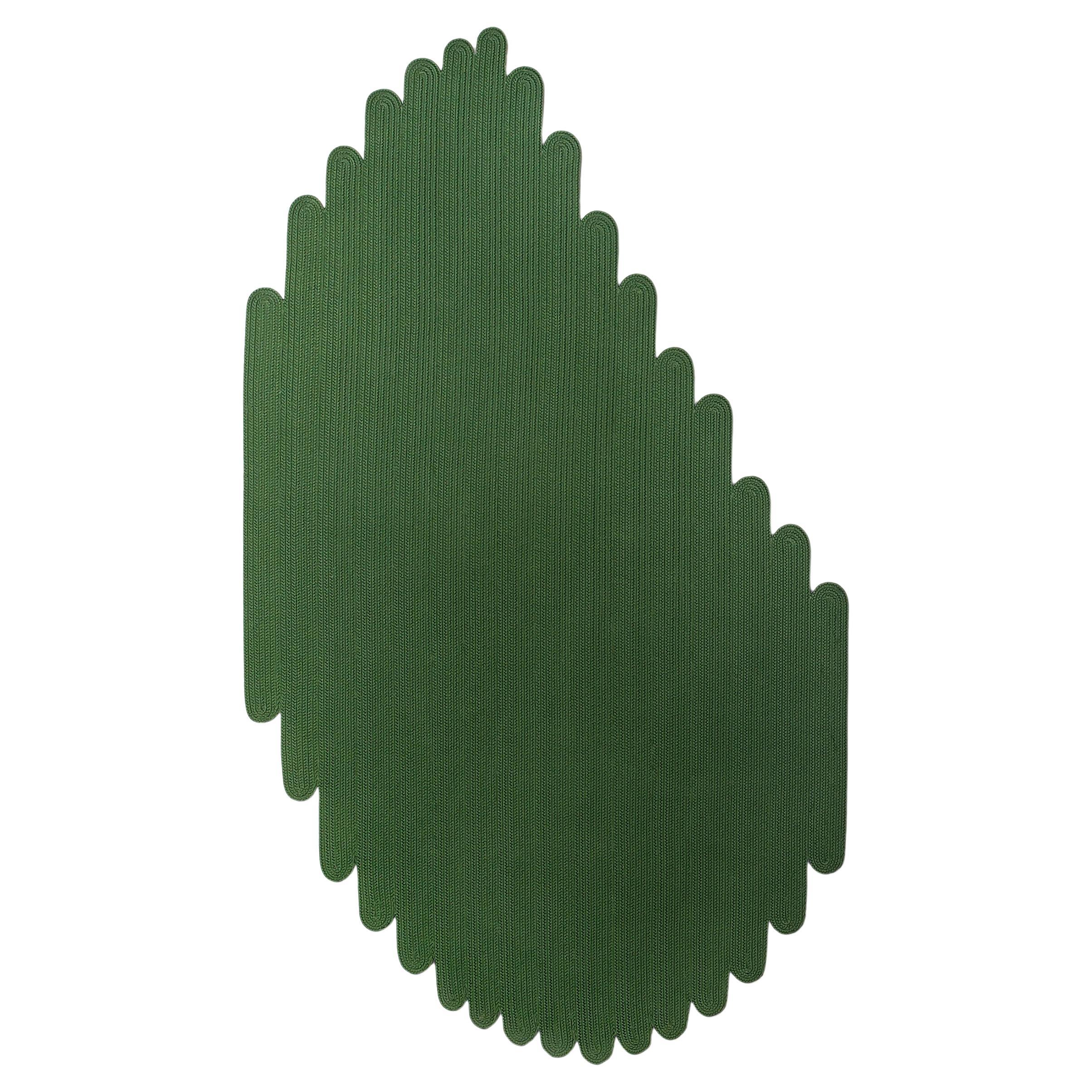 Tappeto forma foglia outdoor verde design italiano by Deanna Comellini 144x250cm For Sale