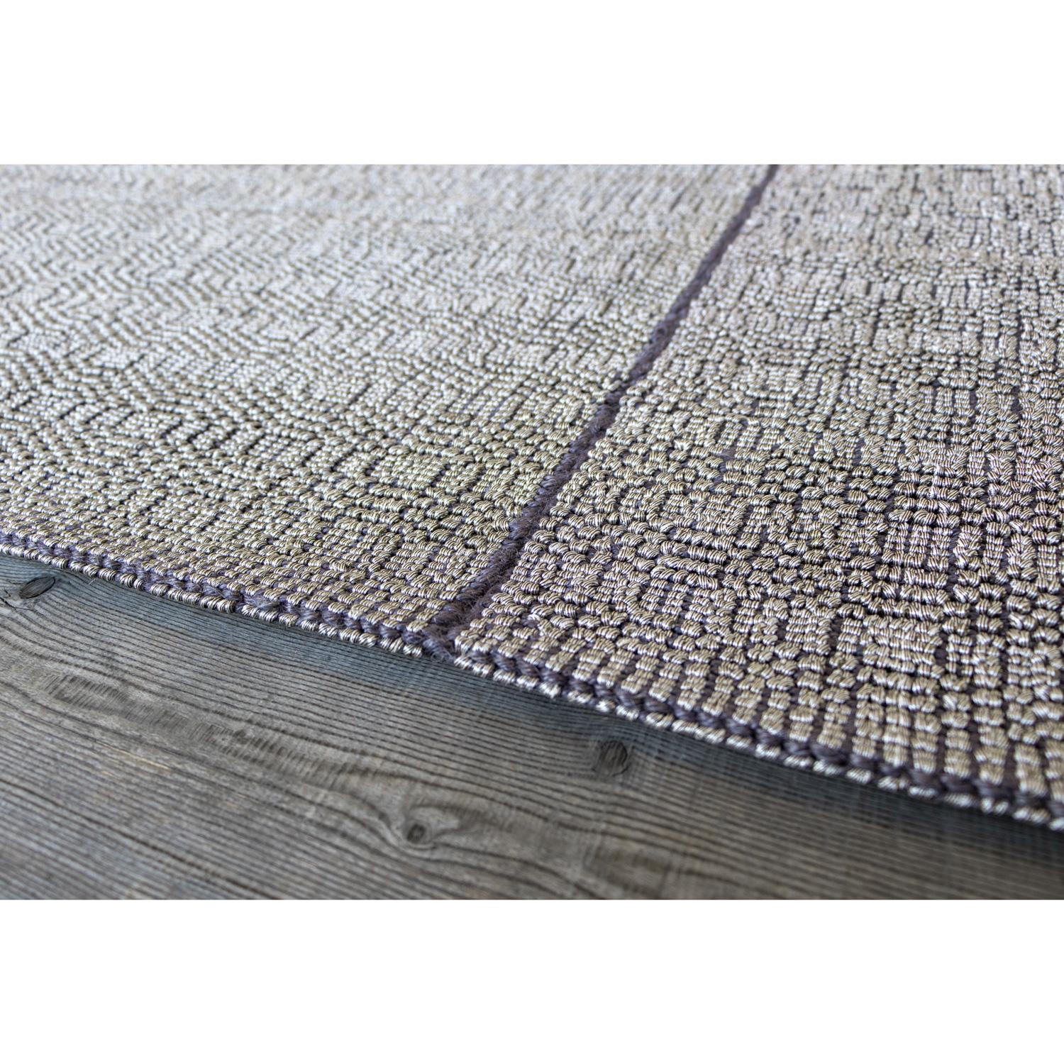 Modern Tappeto gioiello design italiano grigio by Deanna Comellini In Stock 250x350cm For Sale