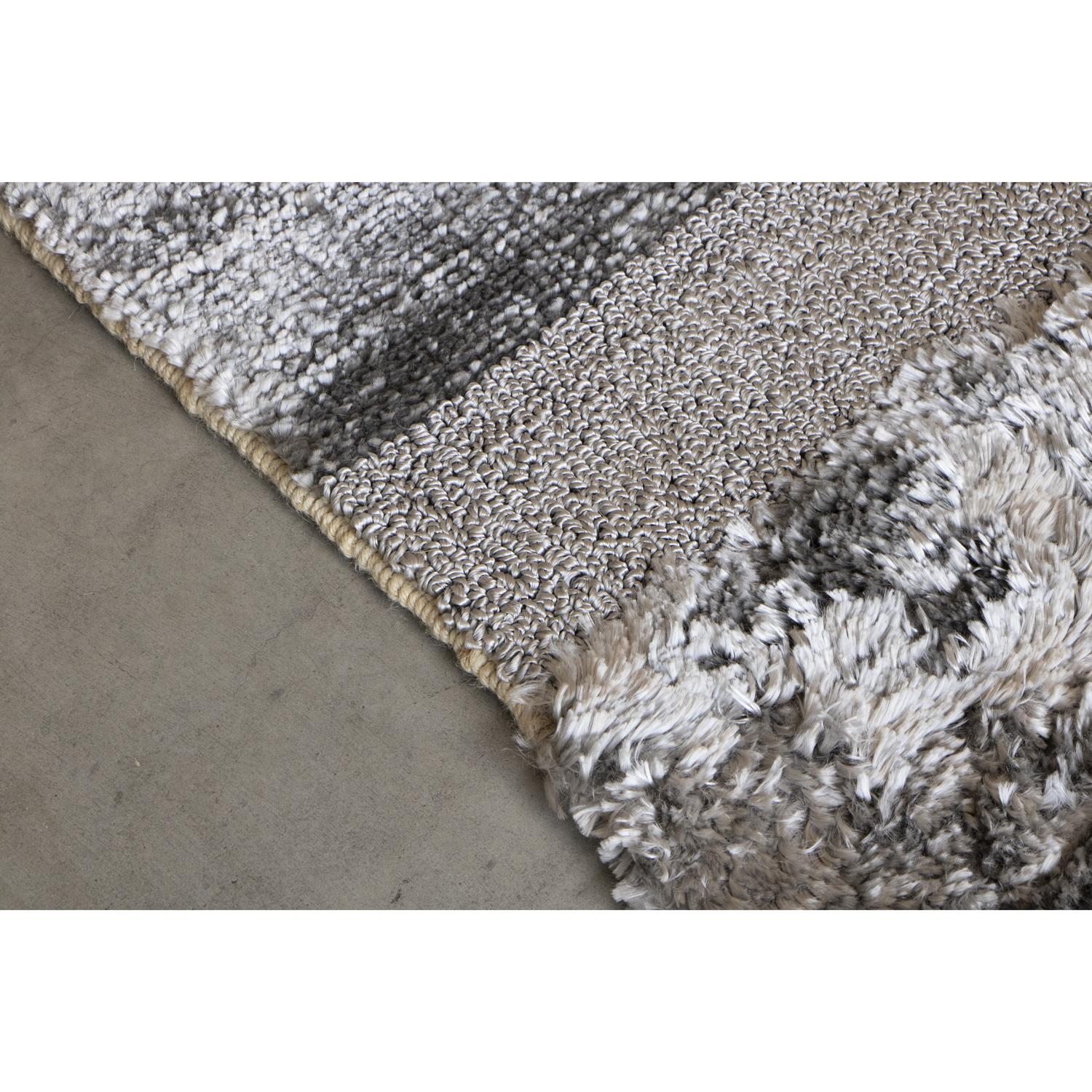 Tissé à la main Tappeto grigio lucido di designs italiano by Deanna Comellini in stock 200x300 cm en vente
