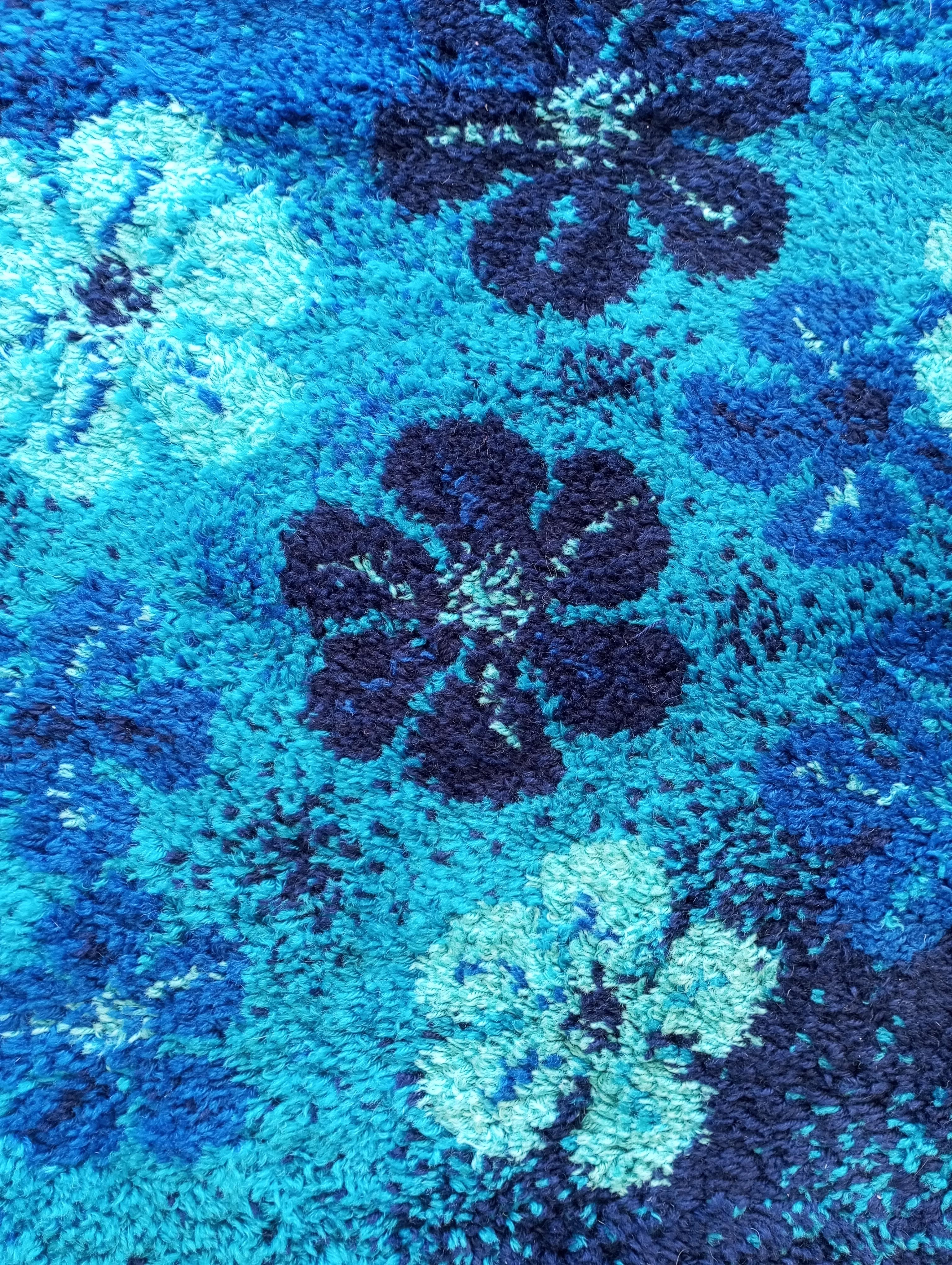 Tappeto in lana con fiori stilizzati, Danimarca anni ‘70 For Sale 1