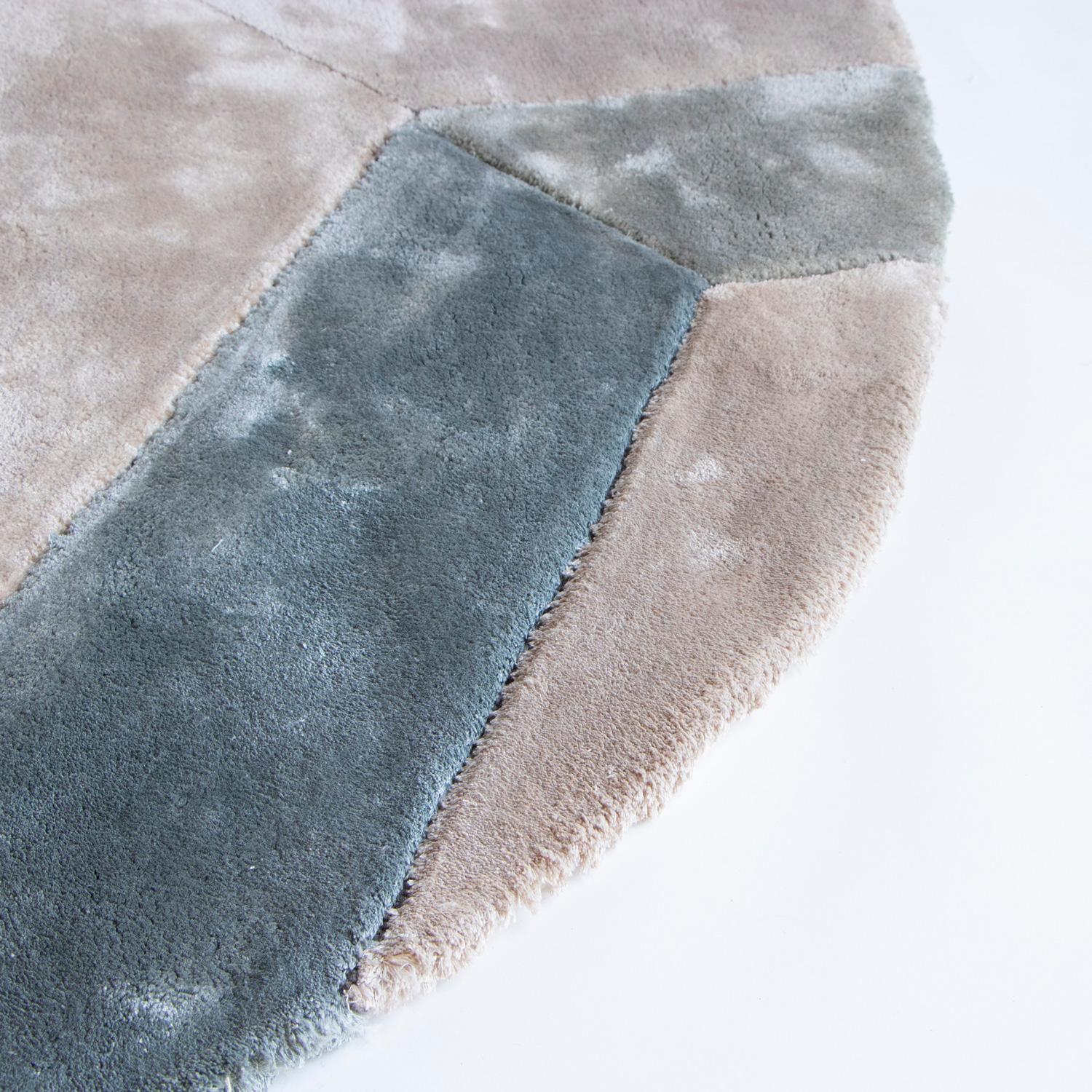 Modern Tappeto in Tencel Grigio Design Italiano by Deanna Comellini 220x260 cm For Sale