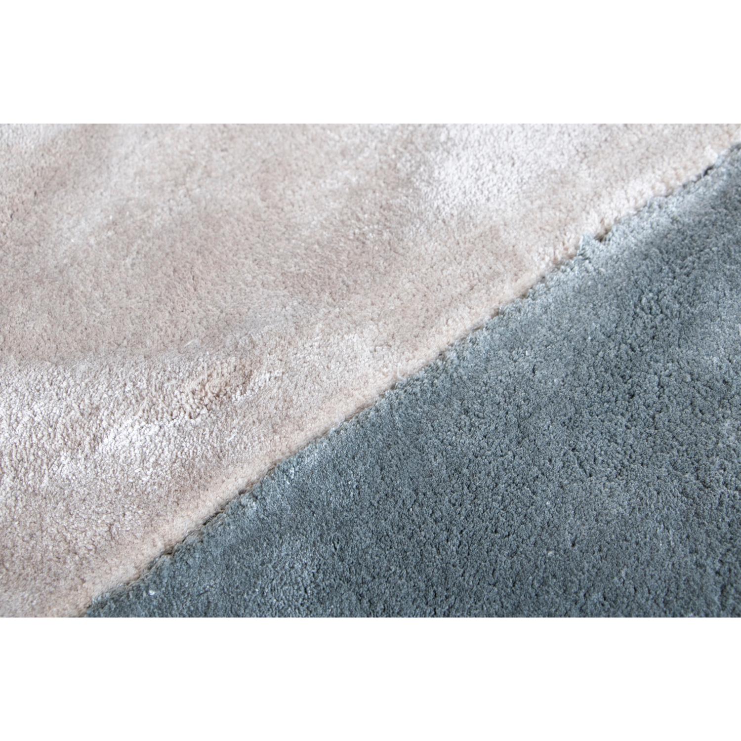 Indian Tappeto in Tencel Grigio Design Italiano by Deanna Comellini 220x260 cm For Sale