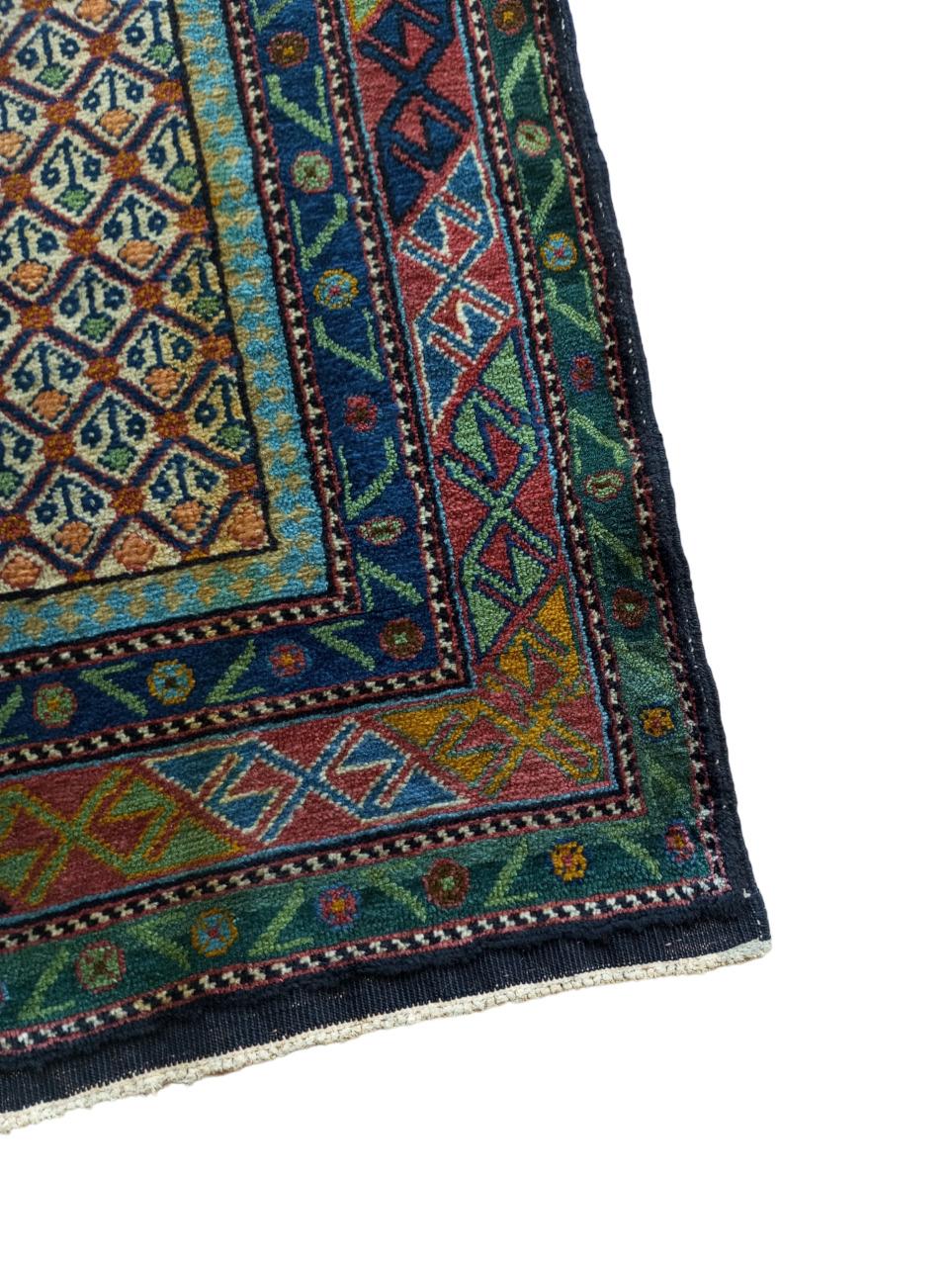 Early 20th Century Indian hand-knotted wool rug 225 cm. x 128 cm. For Sale
