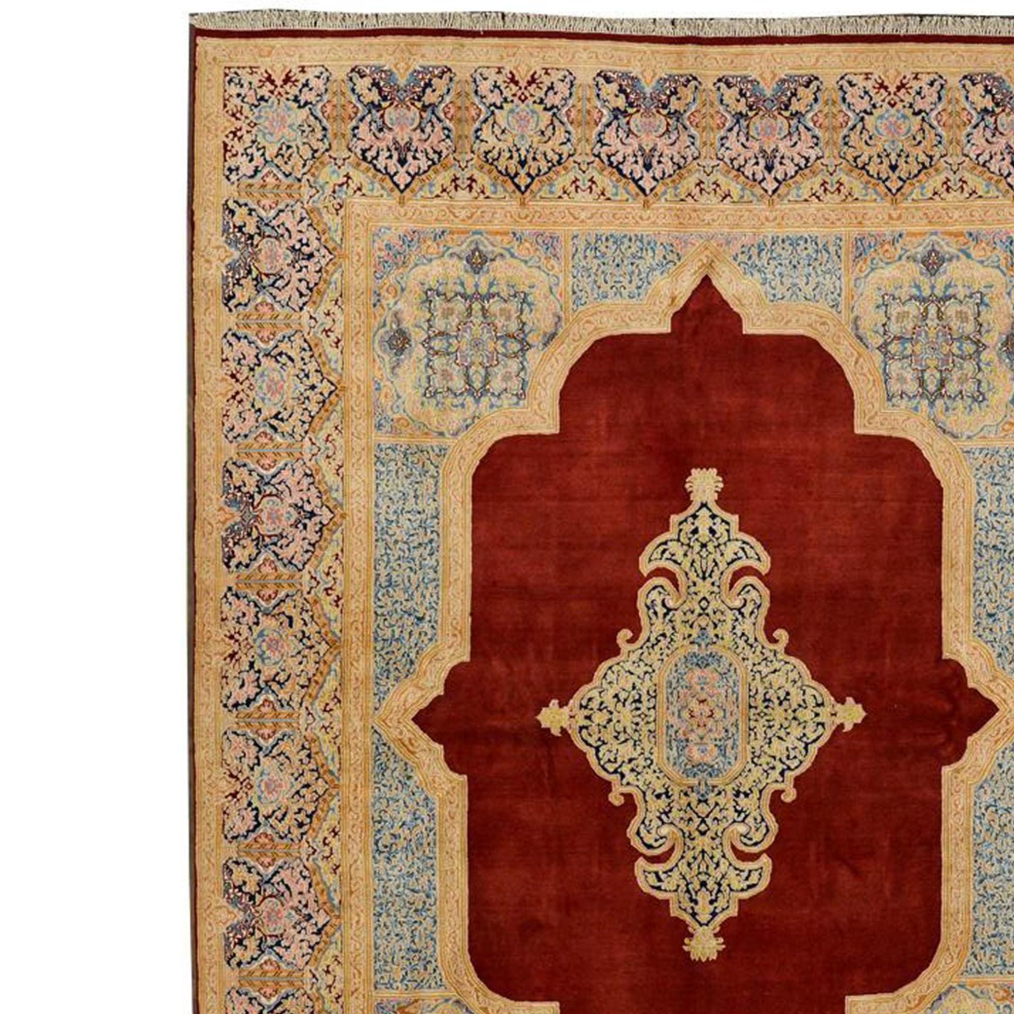 Tappeto persiano antico, Isfahan, realizzato nel XIX secolo, un esempio di arte islamica e persiana, fortemente ispirato alle copertine del Corano e ai manoscritti miniati. Presenta un medaglione centrale su fondo rosso intenso, circondato da