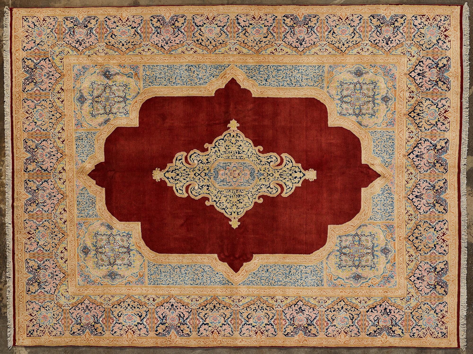 Altpersischer Teppich, Isfahan, aus dem 19. Jahrhundert, ein Beispiel für islamische und persische Kunst, stark inspiriert von Koraneinbänden und illuminierten Manuskripten. Es zeigt ein zentrales Medaillon auf tiefrotem Hintergrund, umgeben von