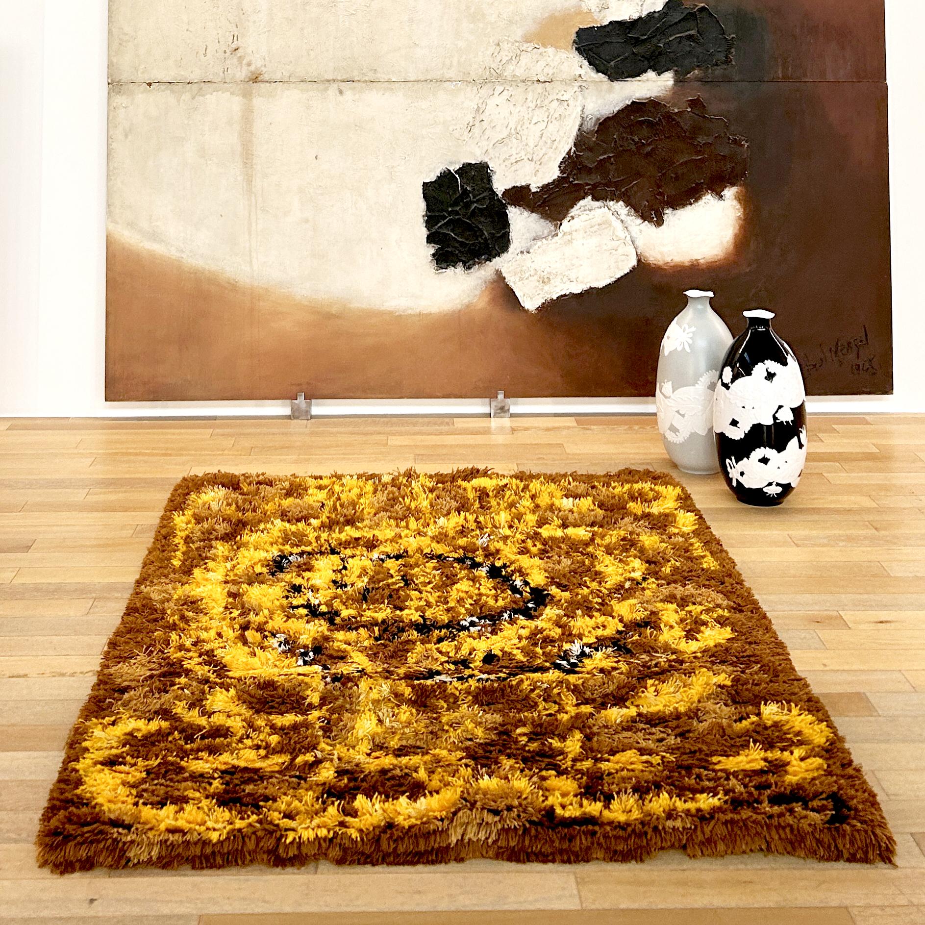 Acrylic/wool blend rug, Dal Lago manufactory, Venice 1960s/70s. Informal decoration based on brown and beige, with yellow, black and white. Stock, never used, the carpet has been cleaned and is therefore ready for use.
