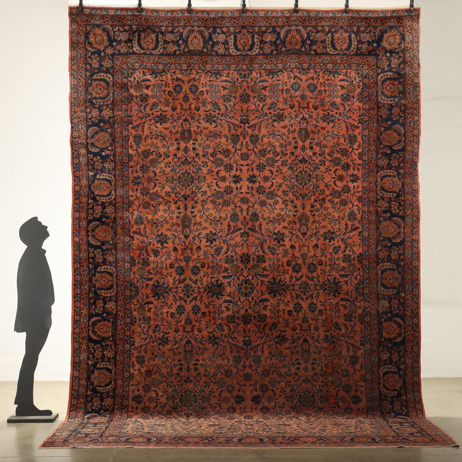 Tapis Keshan en coton et laine ; nœud extra-fin. Fabrication manuelle. Produit en bon état, présentant de petits signes d'usure.