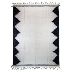 Tappeto Kilim Berbero Marocchino Vintage Manufatto in Lana Naturale Bianca  Nera