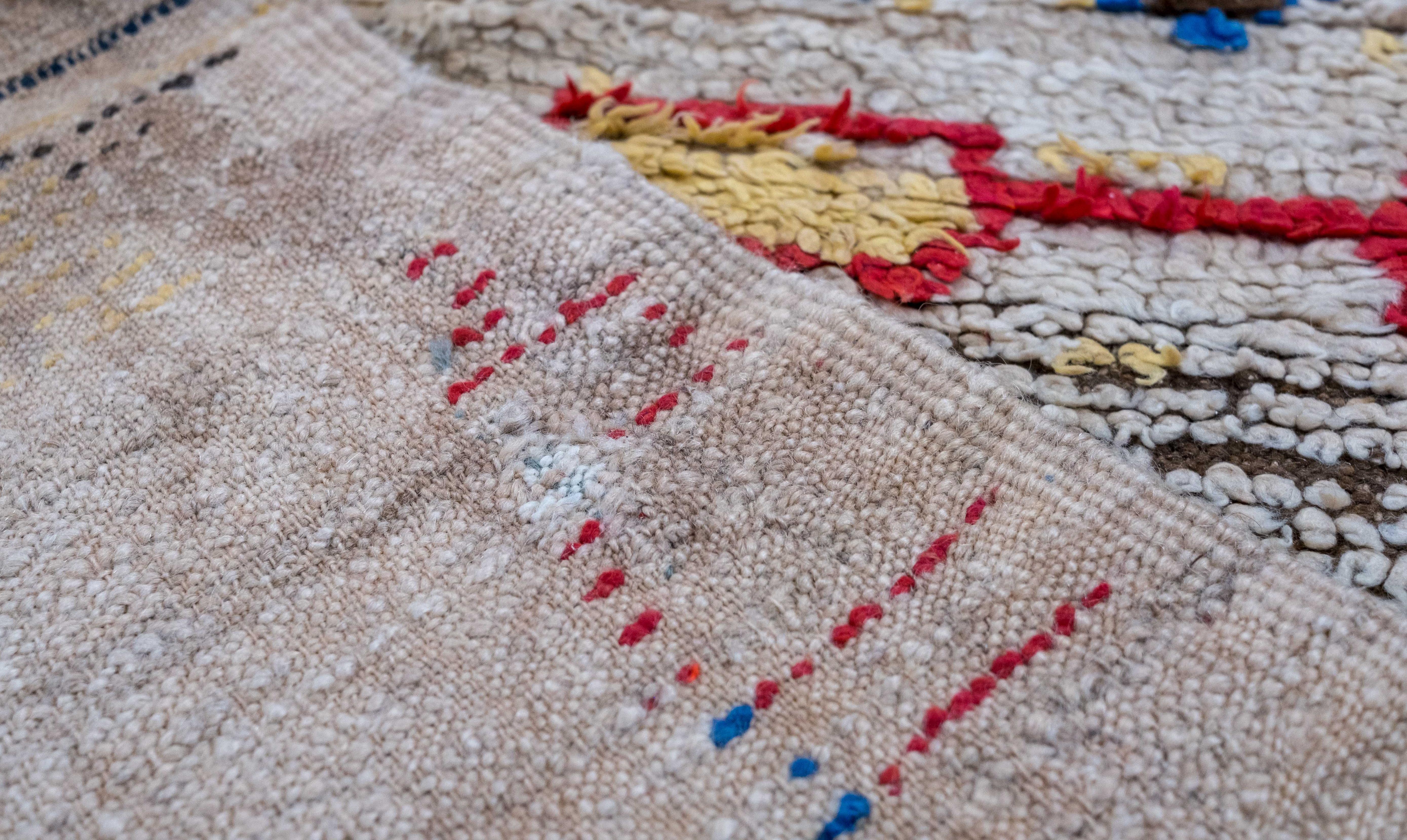 Marokkanischer Teppich, Azilal, Berber, Vintage, Wolle, Handarbeit, auf Lager (Stammeskunst) im Angebot