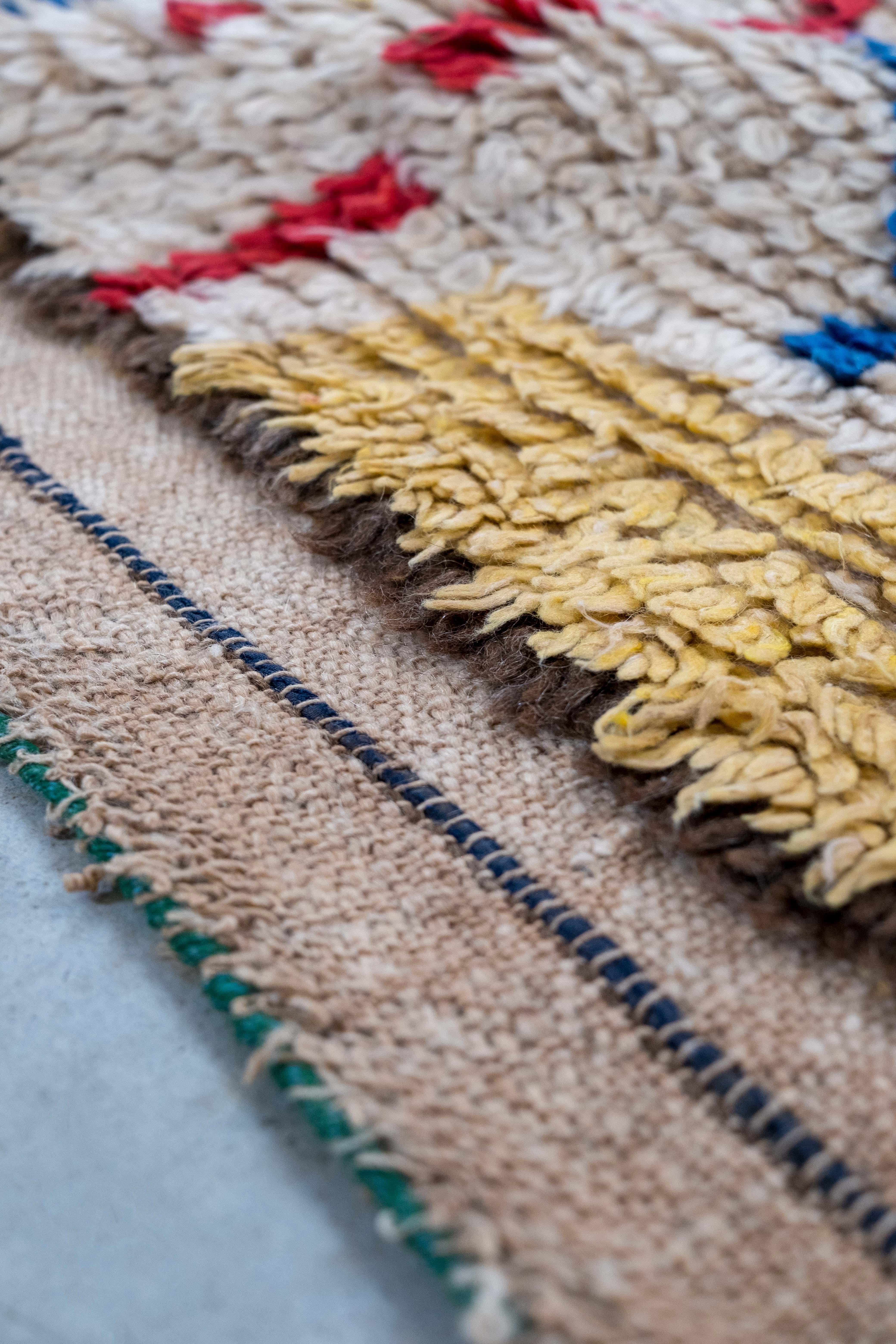 Marokkanischer Teppich, Azilal, Berber, Vintage, Wolle, Handarbeit, auf Lager im Zustand „Gut“ im Angebot in Loria, IT