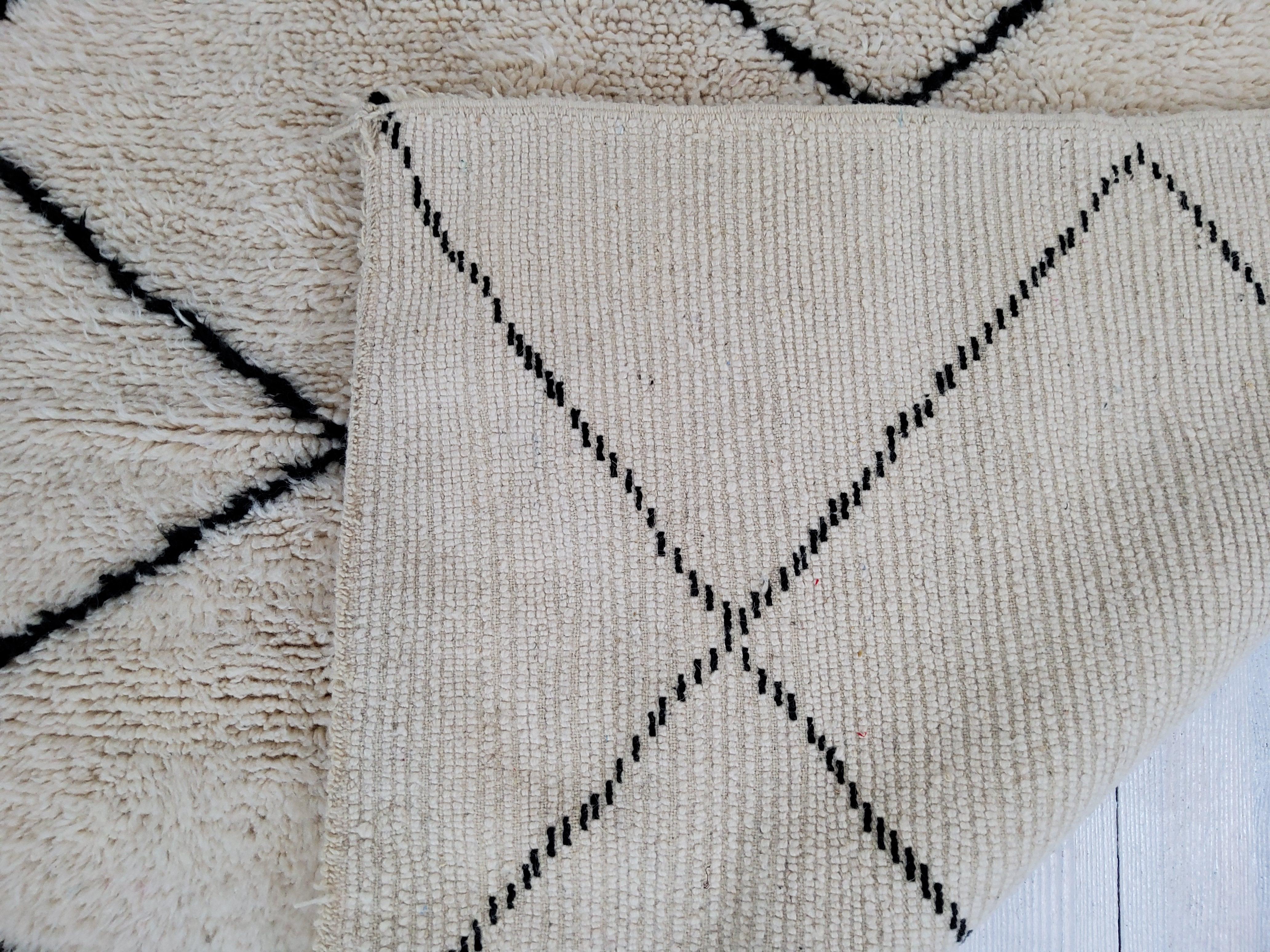 Tapis marocain  Berbère Beni Ourain Blanc Noir Laine Naturelle Artisanat en vente 2