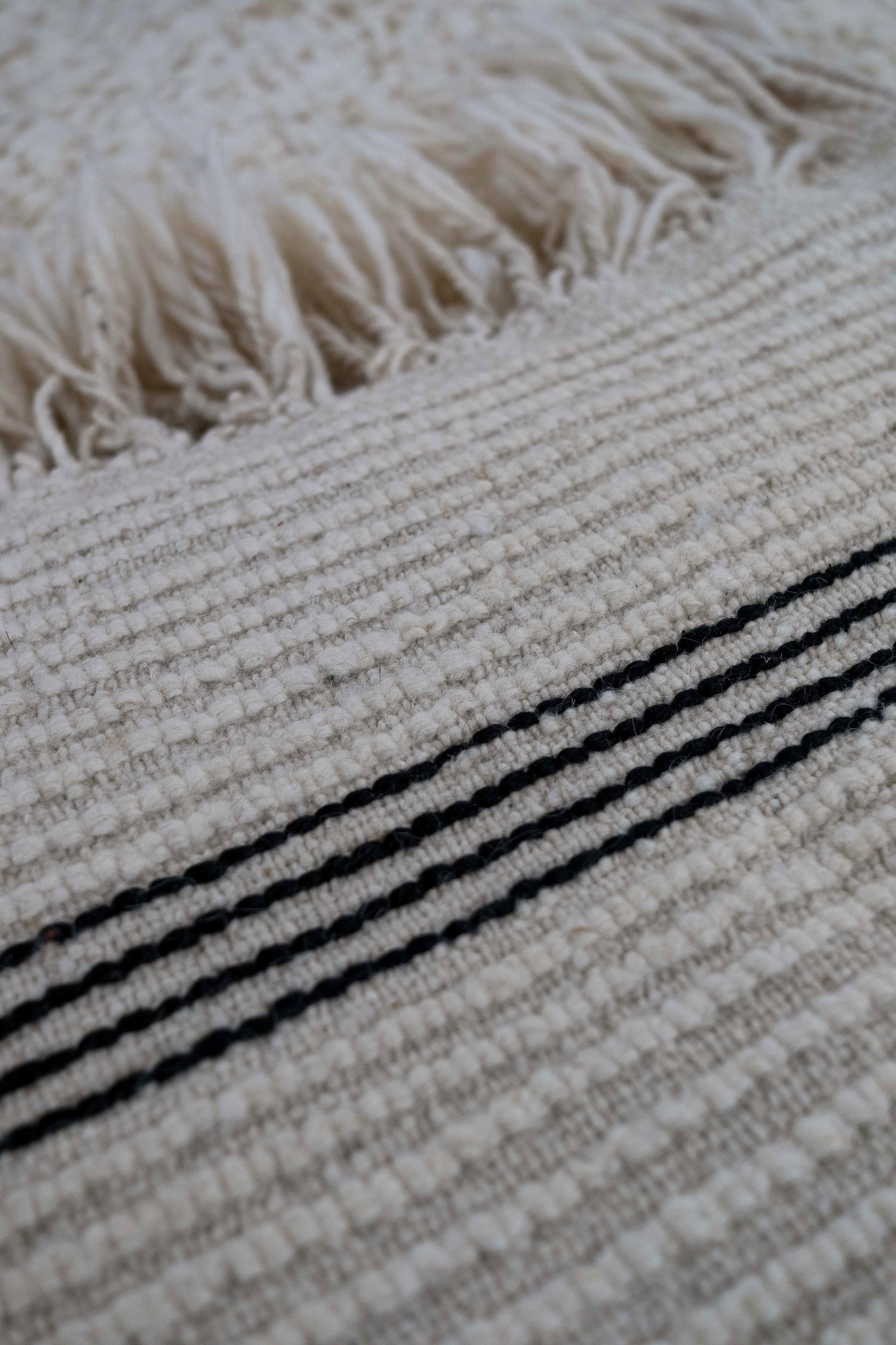 Moderner Teppich, Berber, Beni Ourain, aus Marokko, in Wolle, erhältlich im Zustand „Gut“ im Angebot in Loria, IT