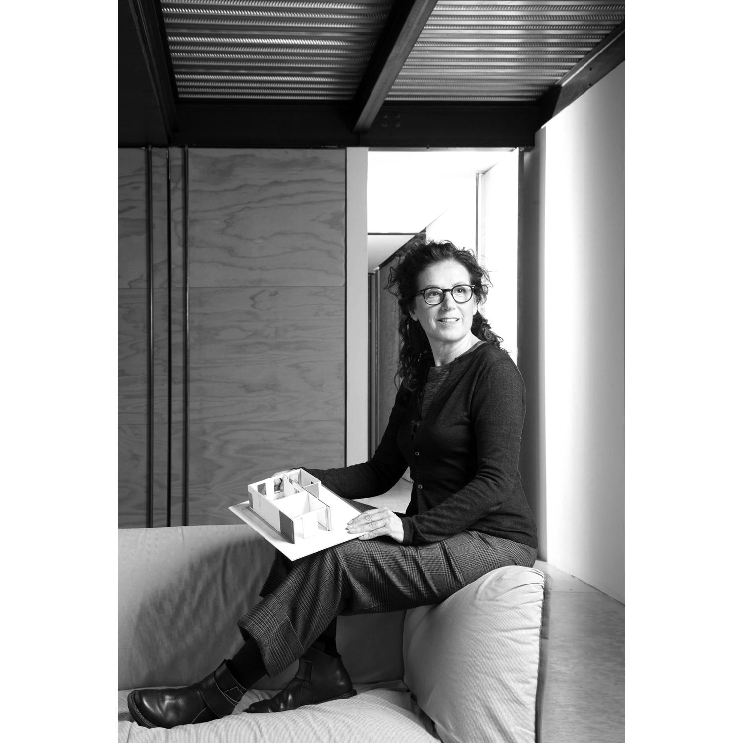 Tappeto moderno design italiano onde grigio lana von Deanna Comellini 300x400cm (Handgeschnitzt) im Angebot