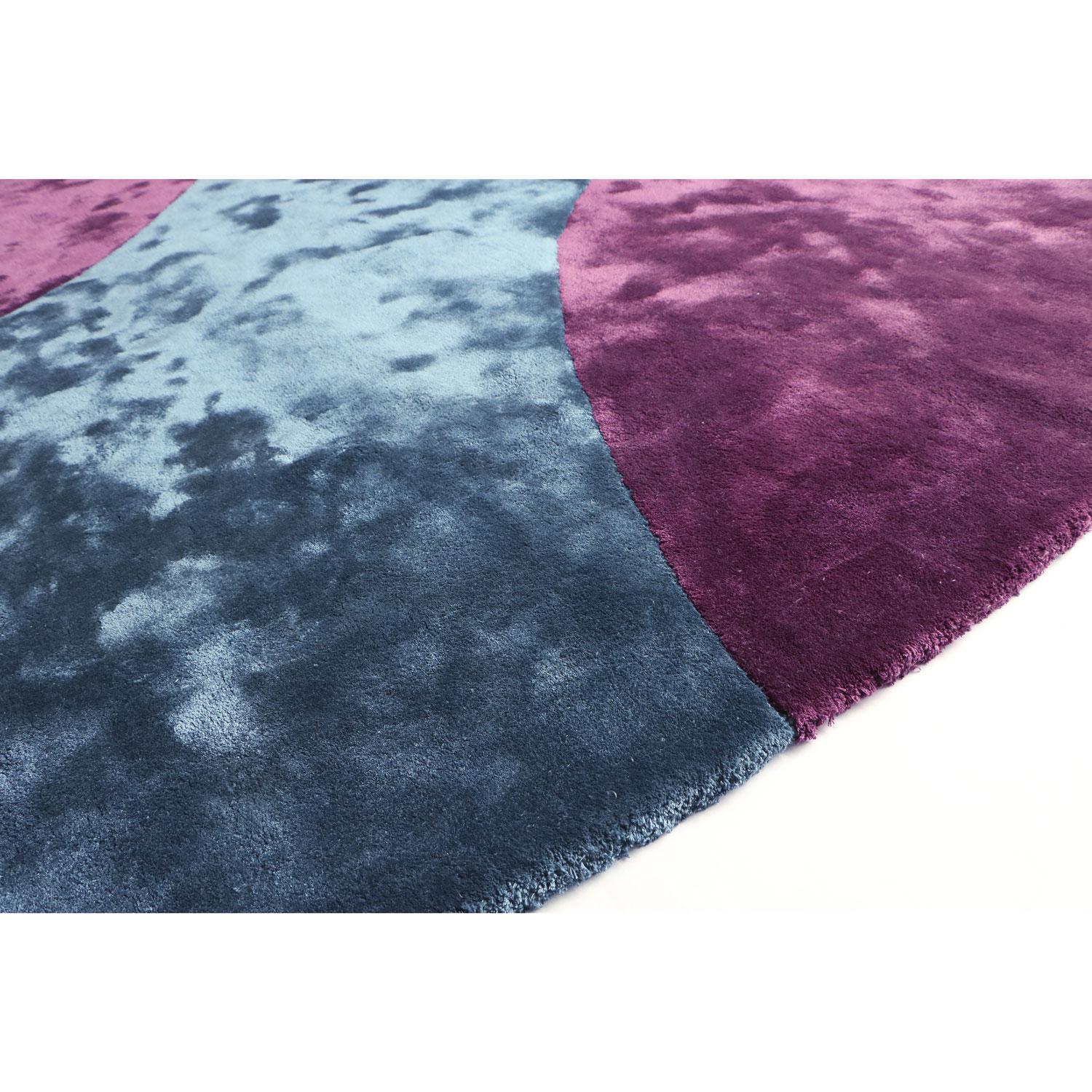 Modern Tappeto moderno forma organica tencel viola blu by Deanna Comellini 250x260 cm For Sale