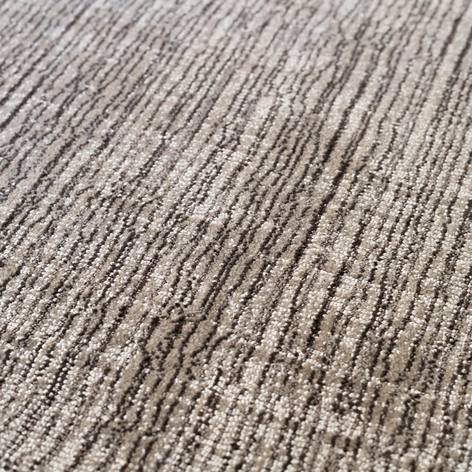 La collezione di tappeti moderni Frizzantino di G.T.DESIGN unisce innovazione e tradizione artigianale italiana per offrire una soluzione esclusiva al settore contract.

Realizzato interamente in nylon ignifugo certificato, garantisce la massima