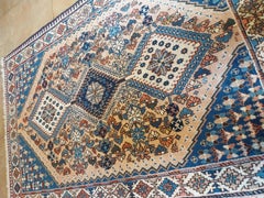 Tappeto persiano annodato a mano con medaglione geometrico Yalameh Rug