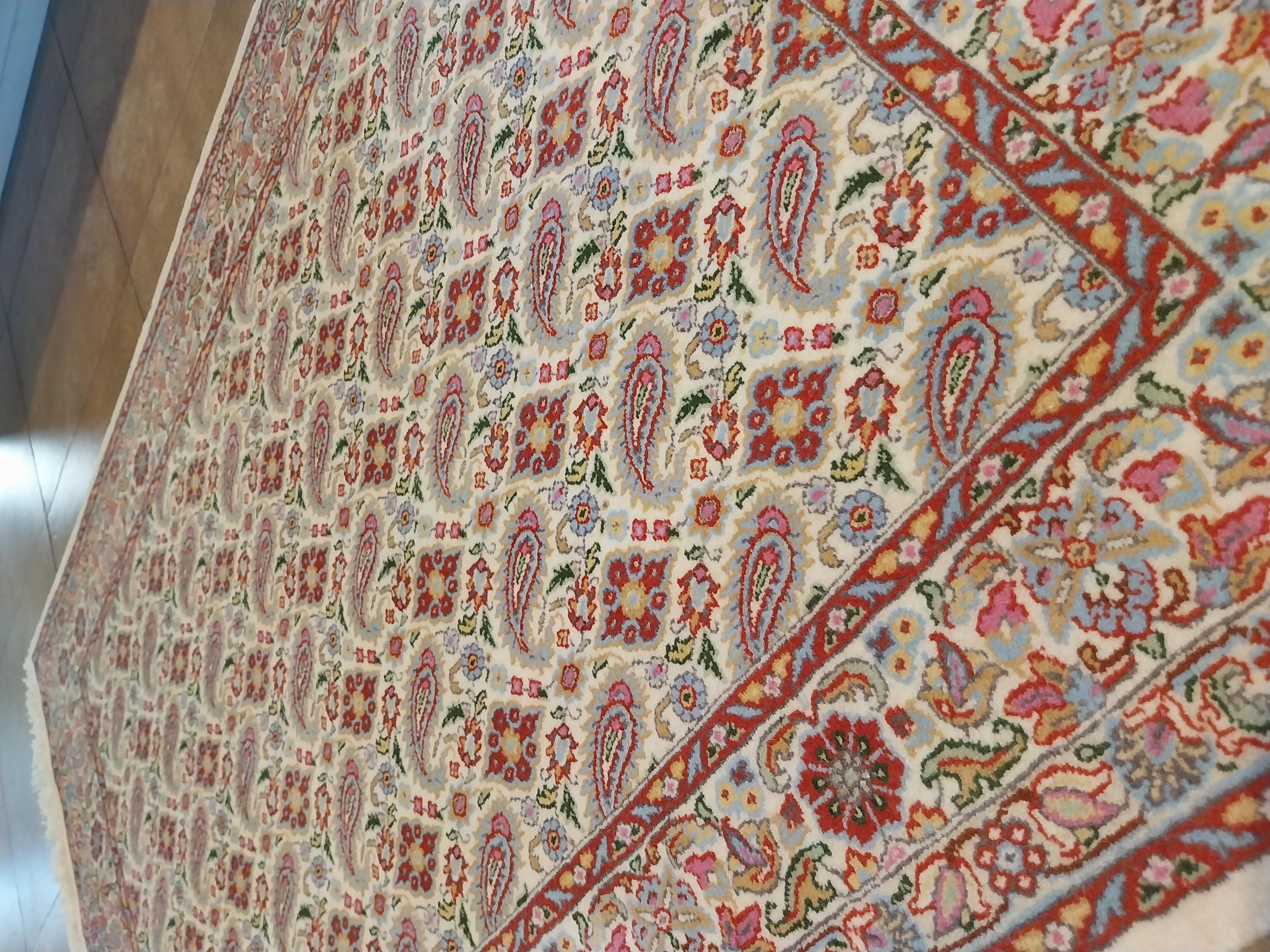 Tapis persan vintage  noué à la main, motif peisley sur toute la surface du Mud.
Les tapis de boue font partie intégrante de la culture persane ancienne.
Ce tapis présente un motif cachemire sur toute sa surface. Le motif cachemire est reconnu comme