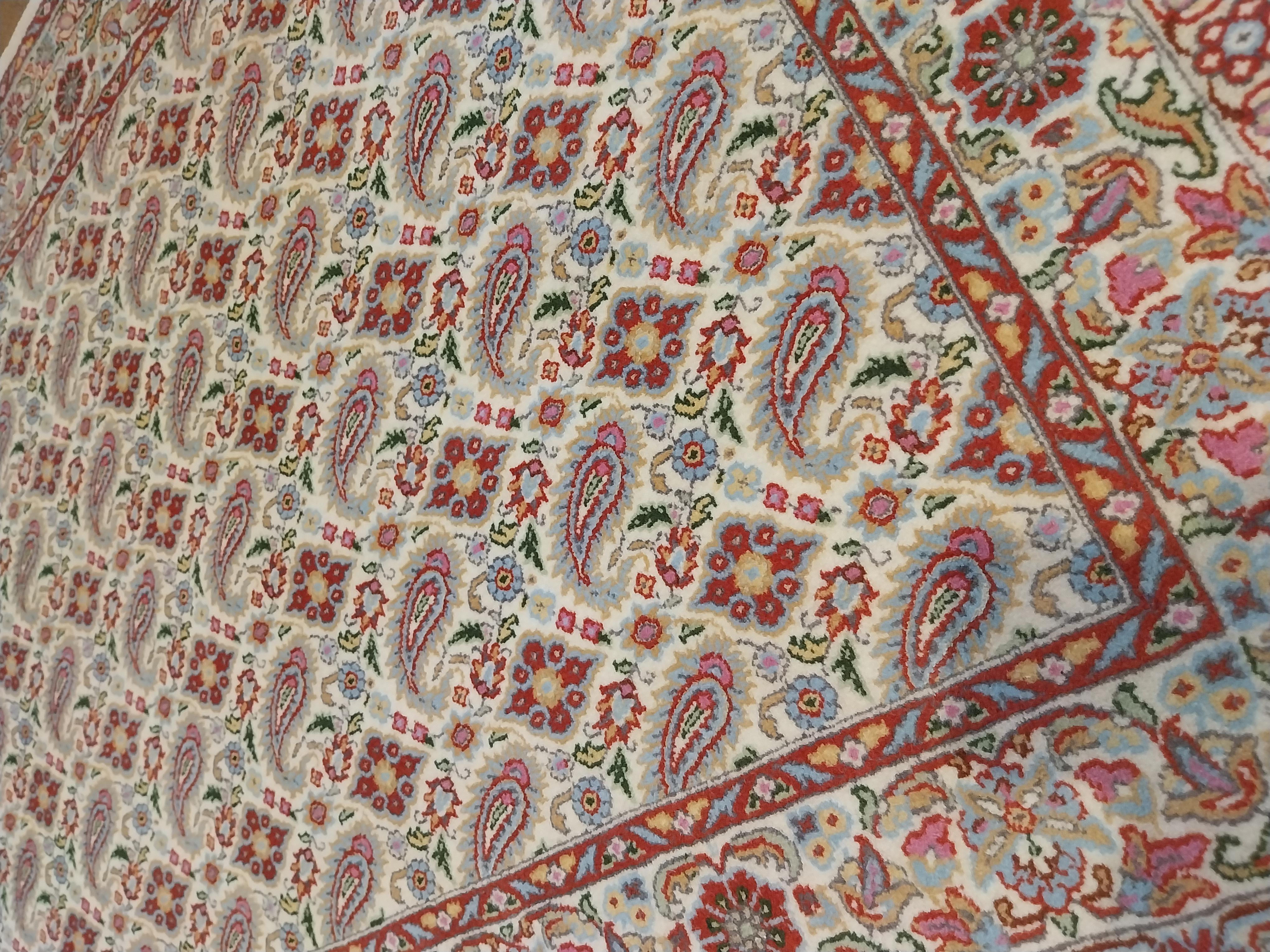 Mid-20th Century Tapis persan vintage noué à la main, motif peisley sur tout le tapis Mud en vente
