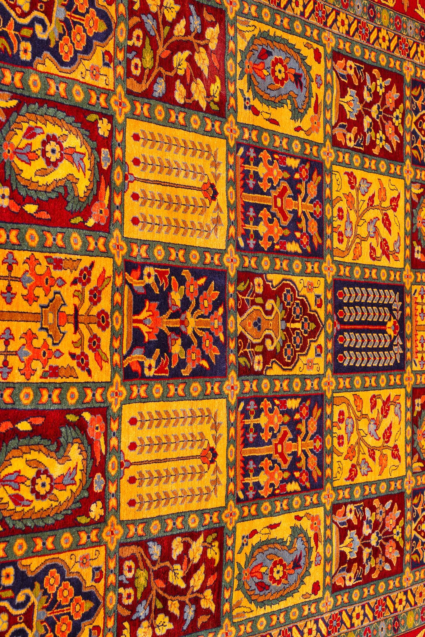 Annodato a mano Tappeto persiano Vintage Bakhtiari con disegno Four Seasons con seta, extra fine in vendita