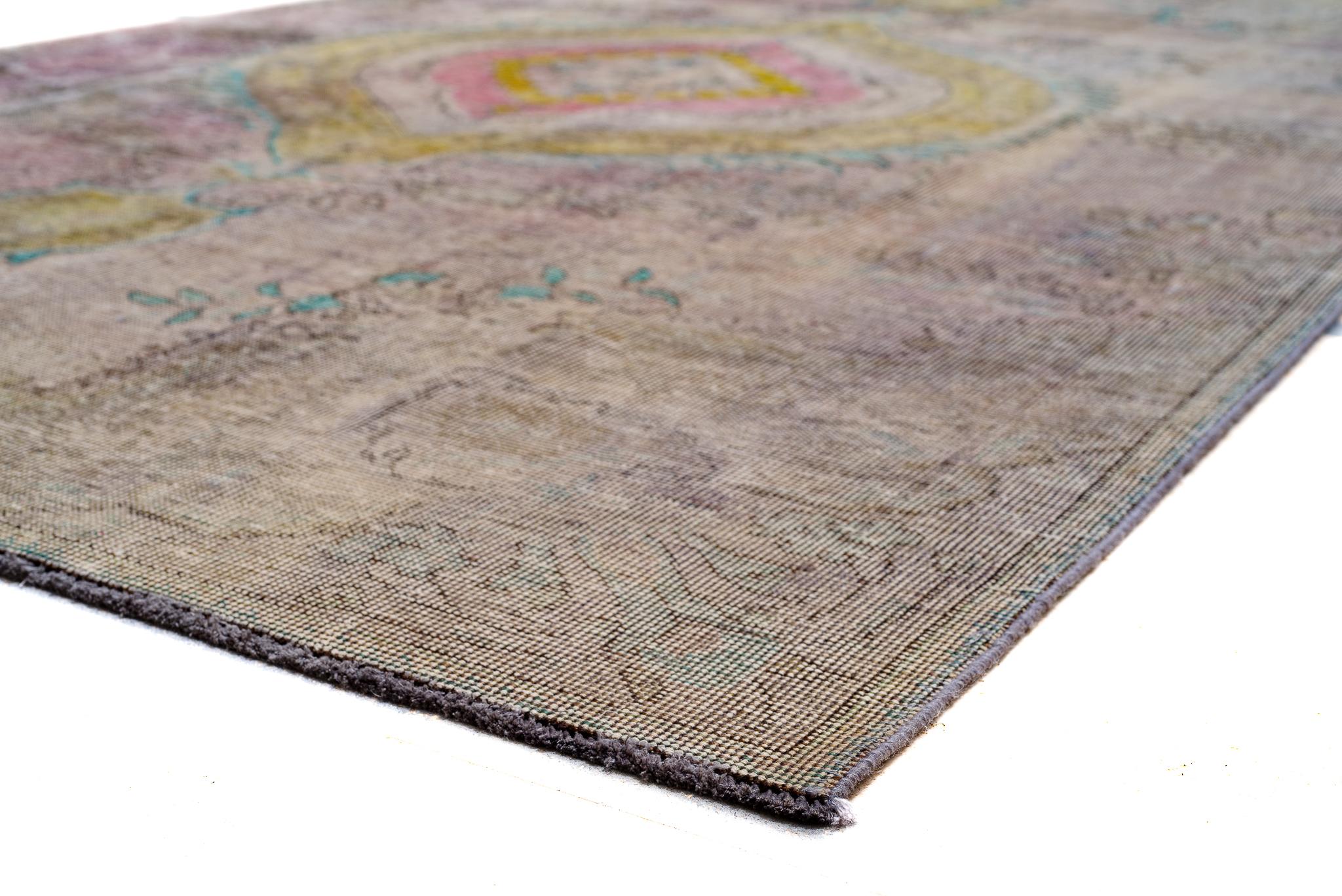 Vintage Distressed Perserteppich Mitte des 20. Jahrhunderts (20th Century) im Angebot