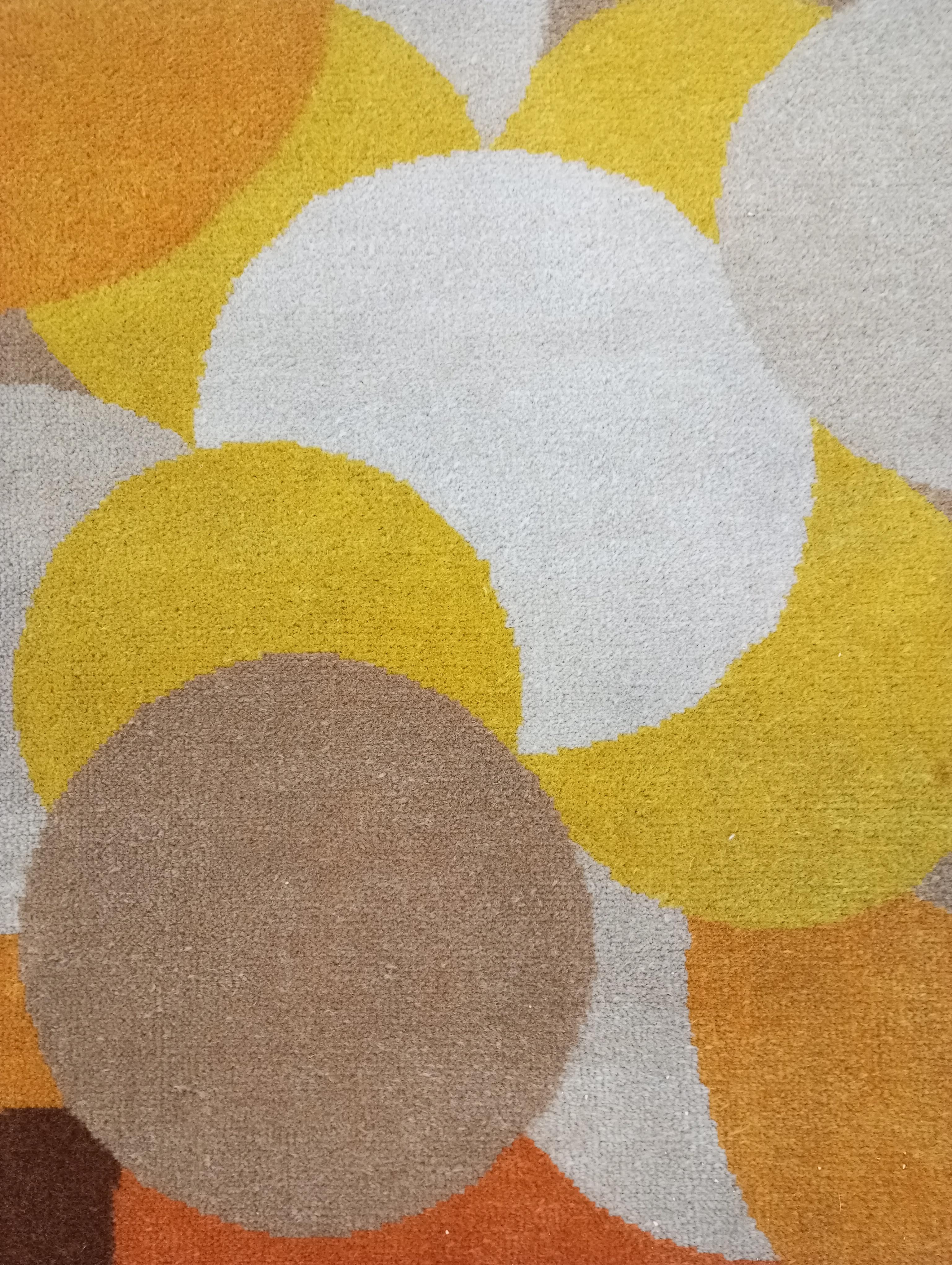 Italian Tapis rond en laine au design moderne des années 1970 (Italie) vintage en vente