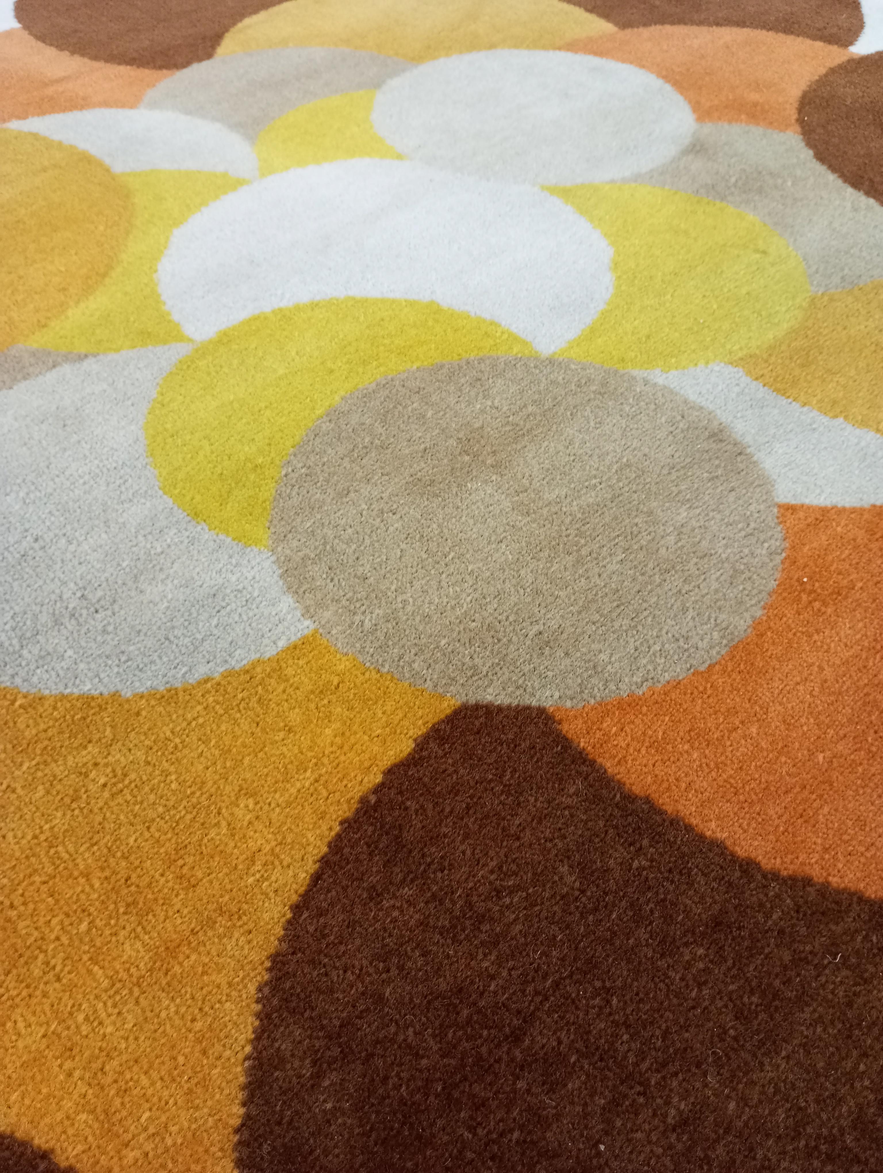 Laine Tapis rond en laine au design moderne des années 1970 (Italie) vintage en vente