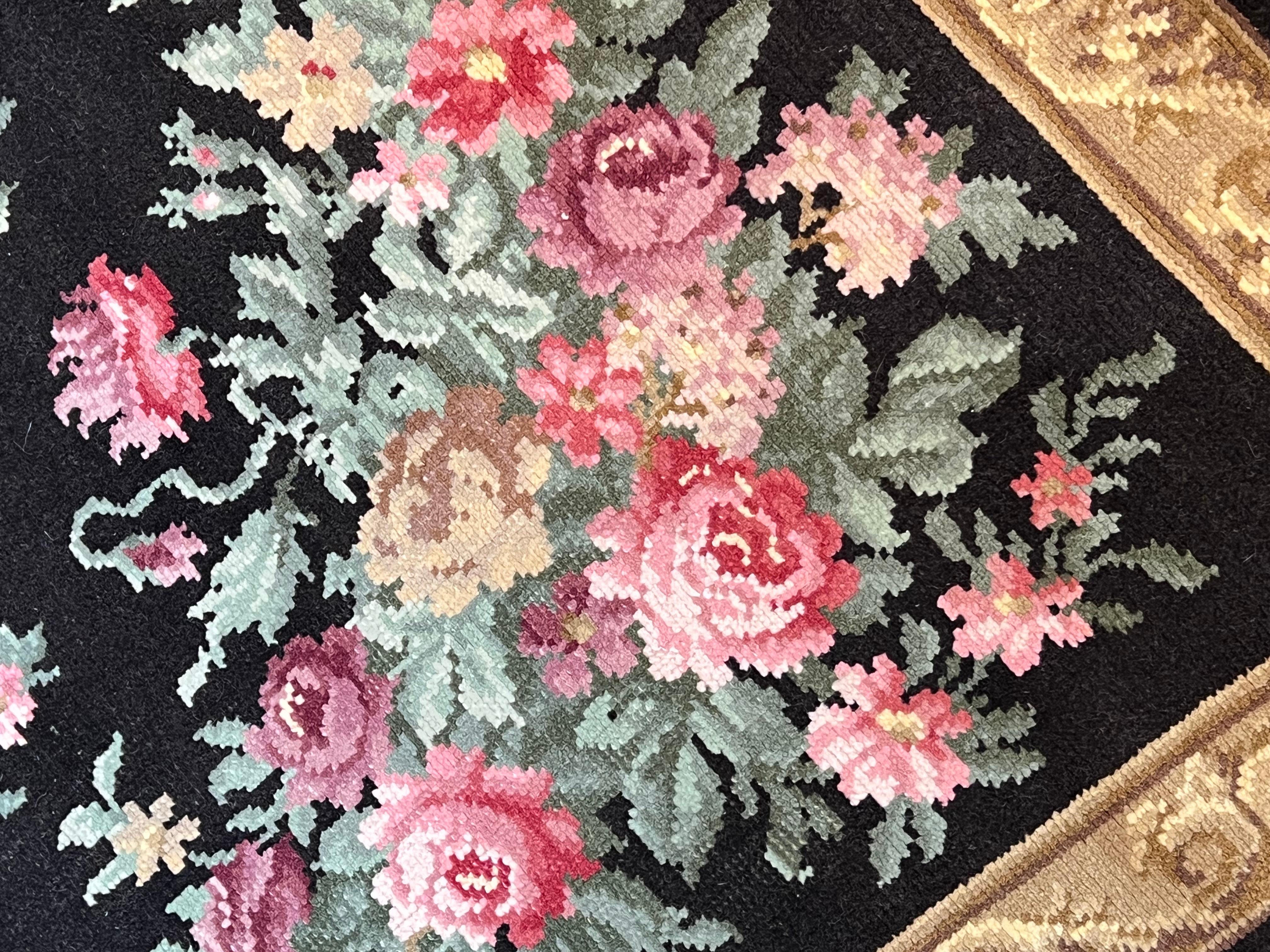 Early 20th Century Savonerie Rug Decorated With Flower Garlands For Sale 4