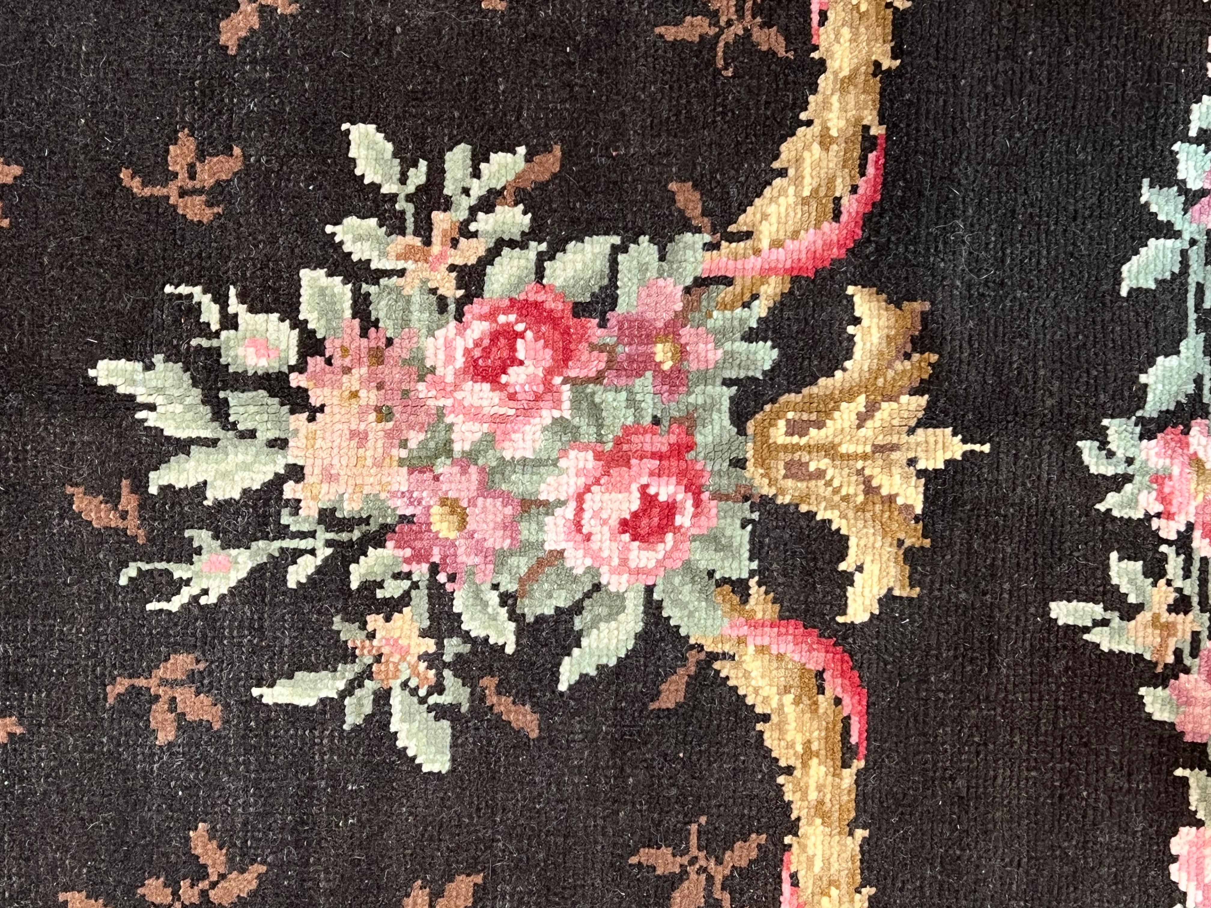 Louis XV Early 20th Century Savonerie Rug Decorated With Flower Garlands For Sale