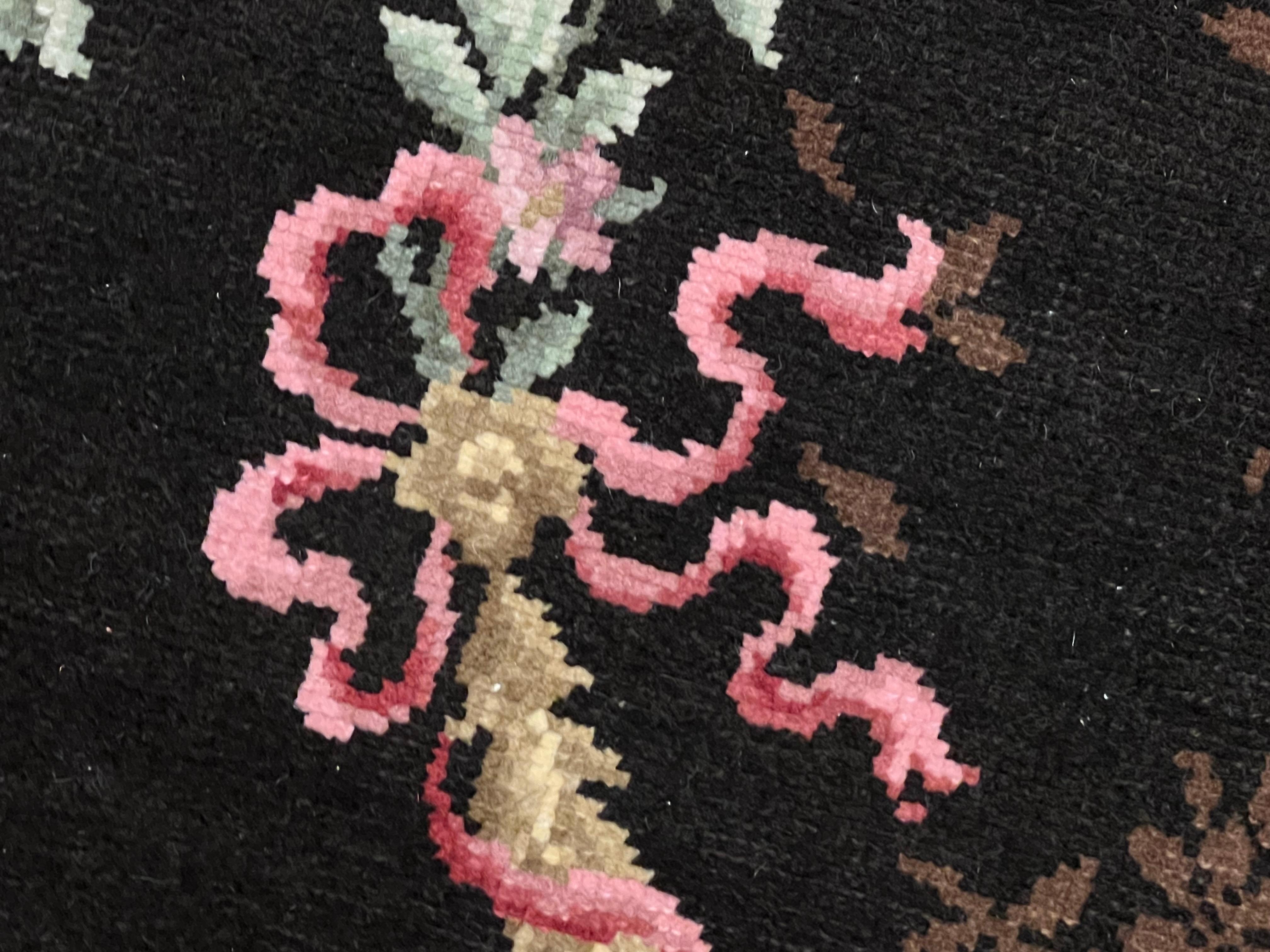Early 20th Century Savonerie Rug Decorated With Flower Garlands For Sale 2