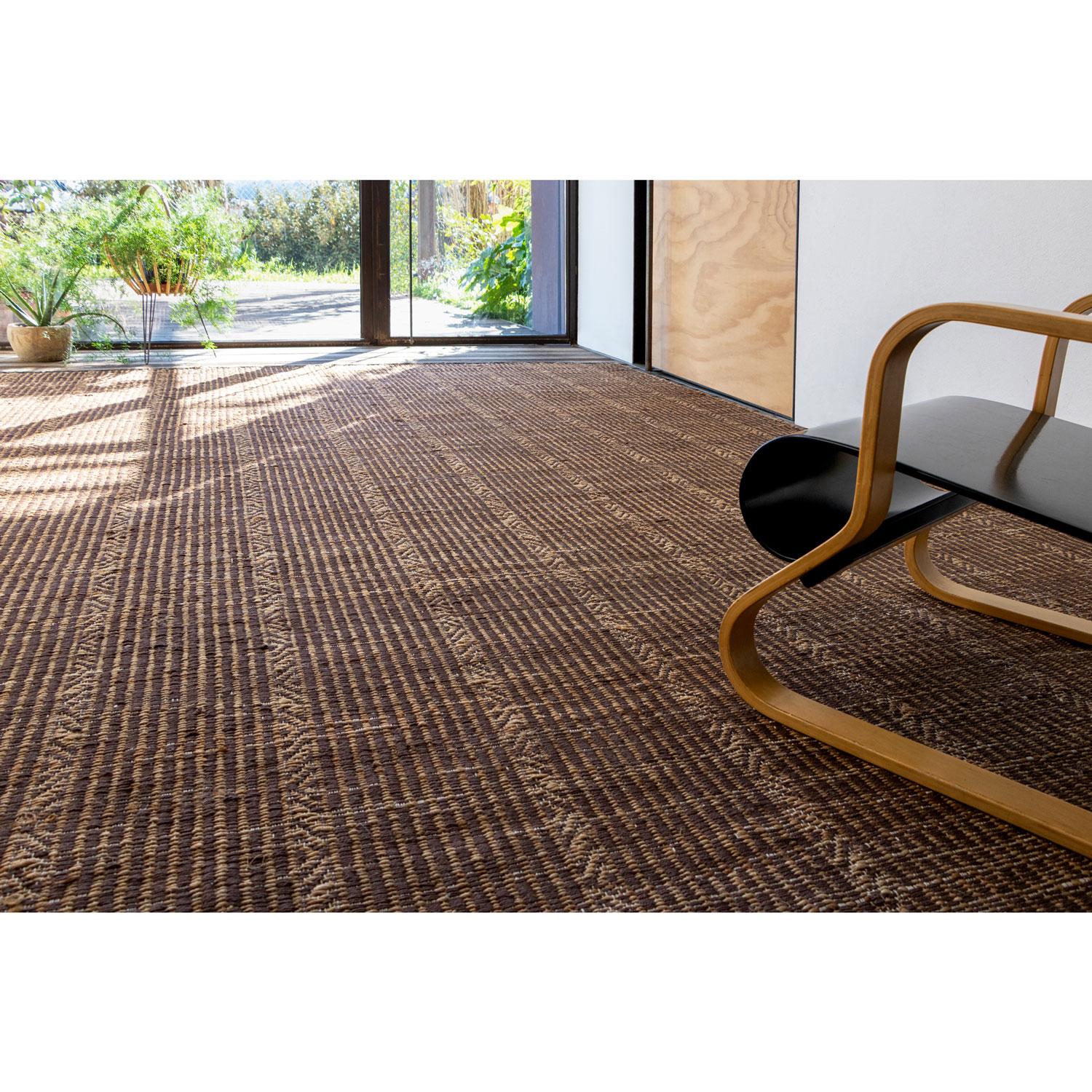 Moderne Tappeto stuoia juta marrone am designs by Deanna Comellini En stock 200x300cm en vente