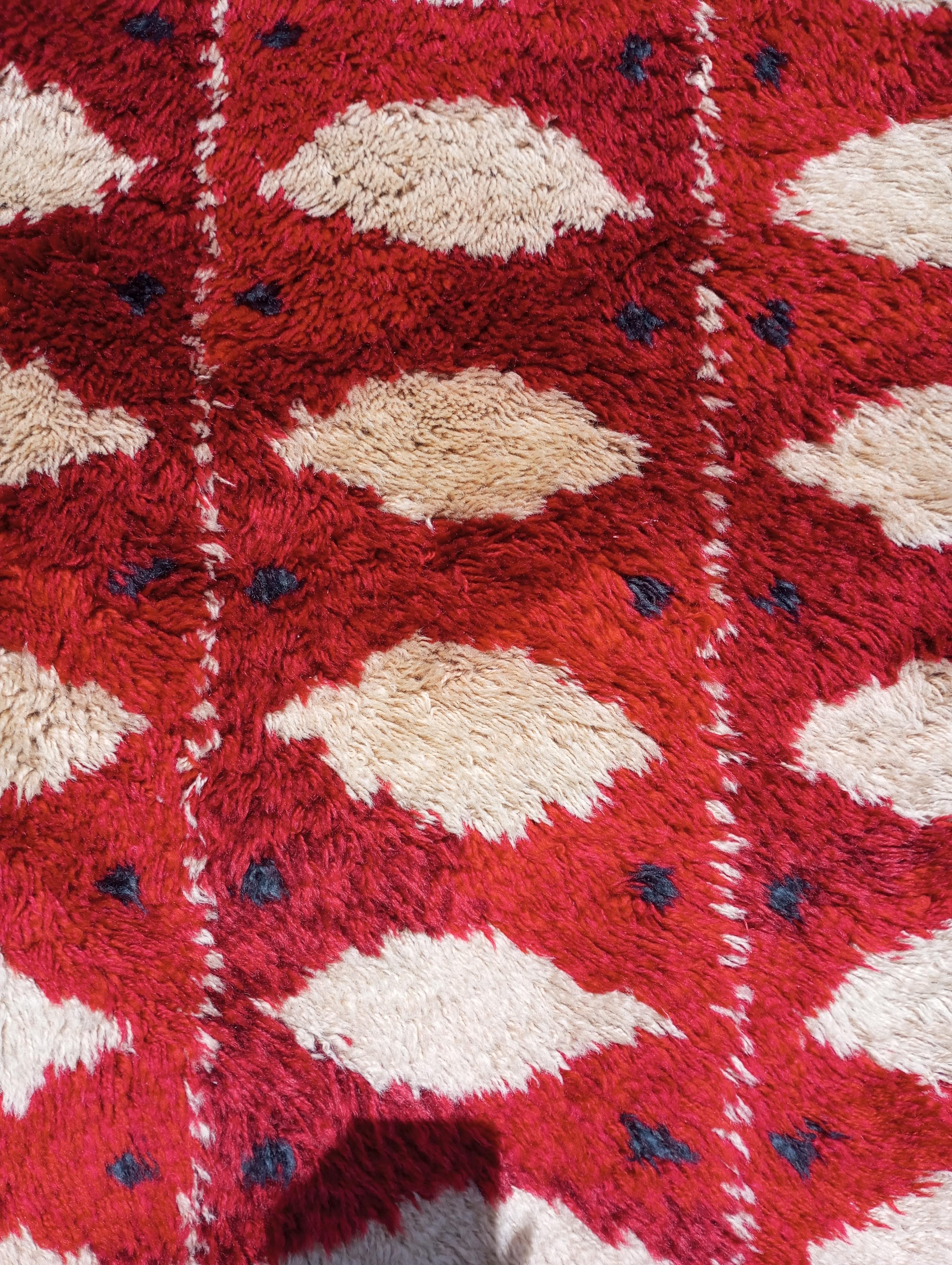 Swedish hand-knotted wool rug 1960s For Sale 5