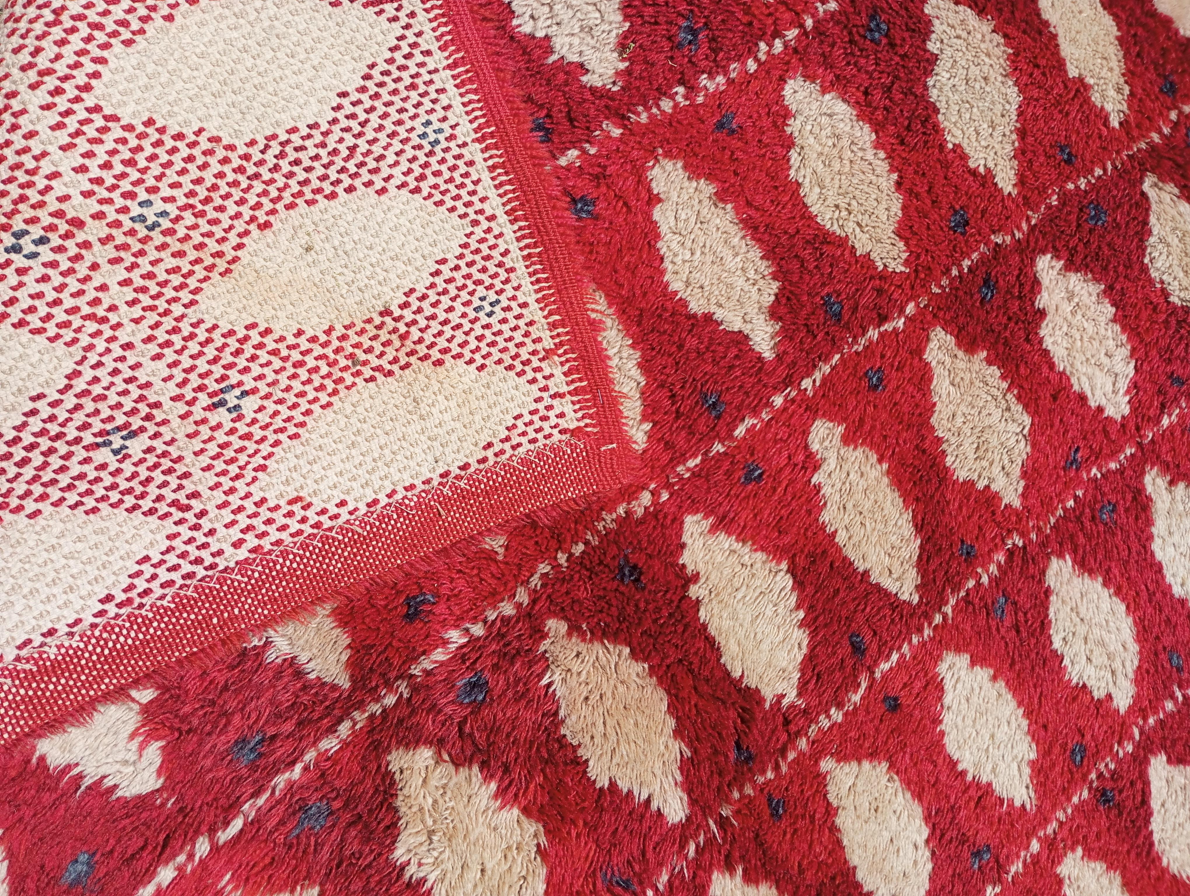 Swedish hand-knotted wool rug 1960s For Sale 8