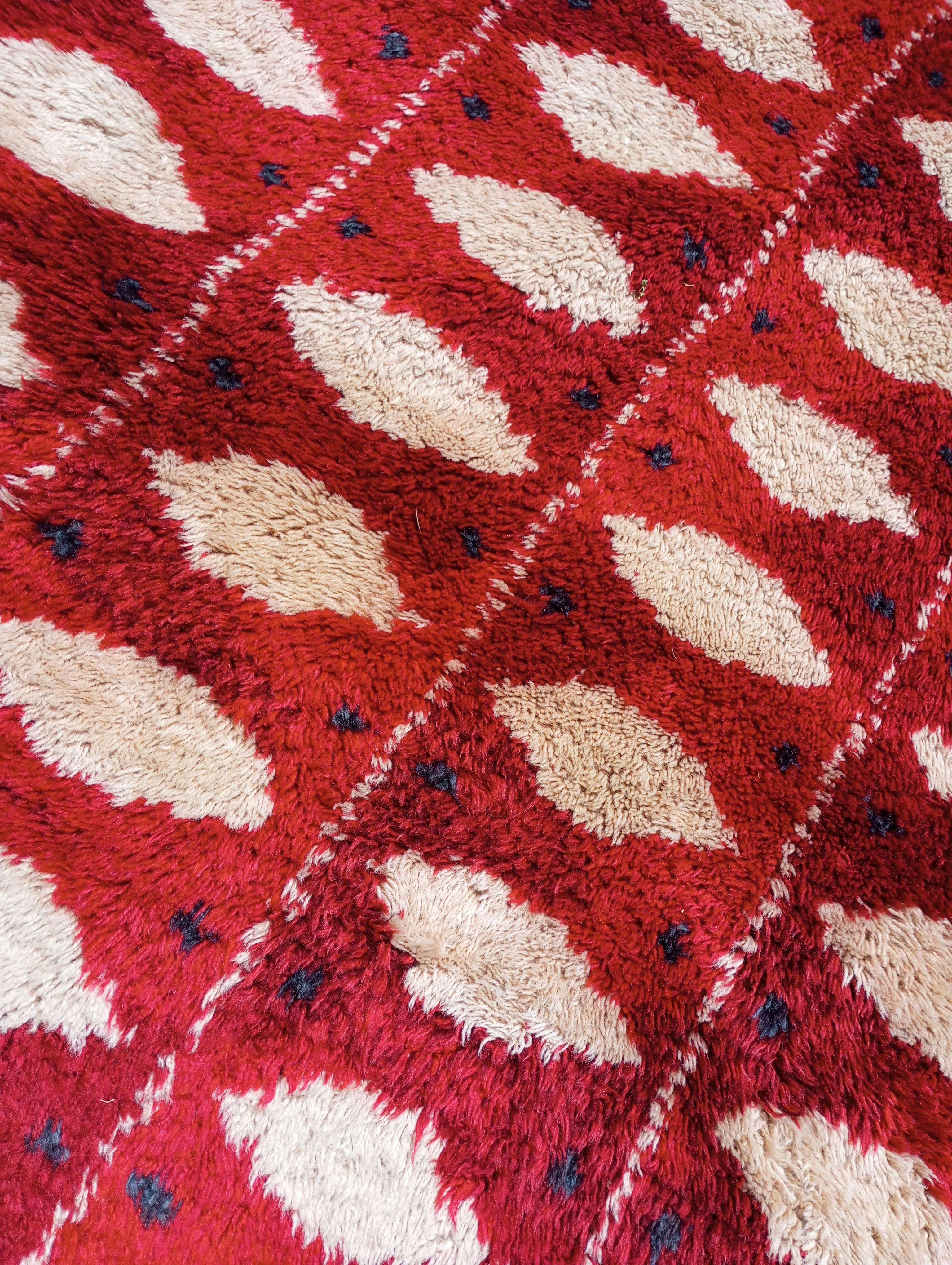 Swedish hand-knotted wool rug 1960s For Sale 2