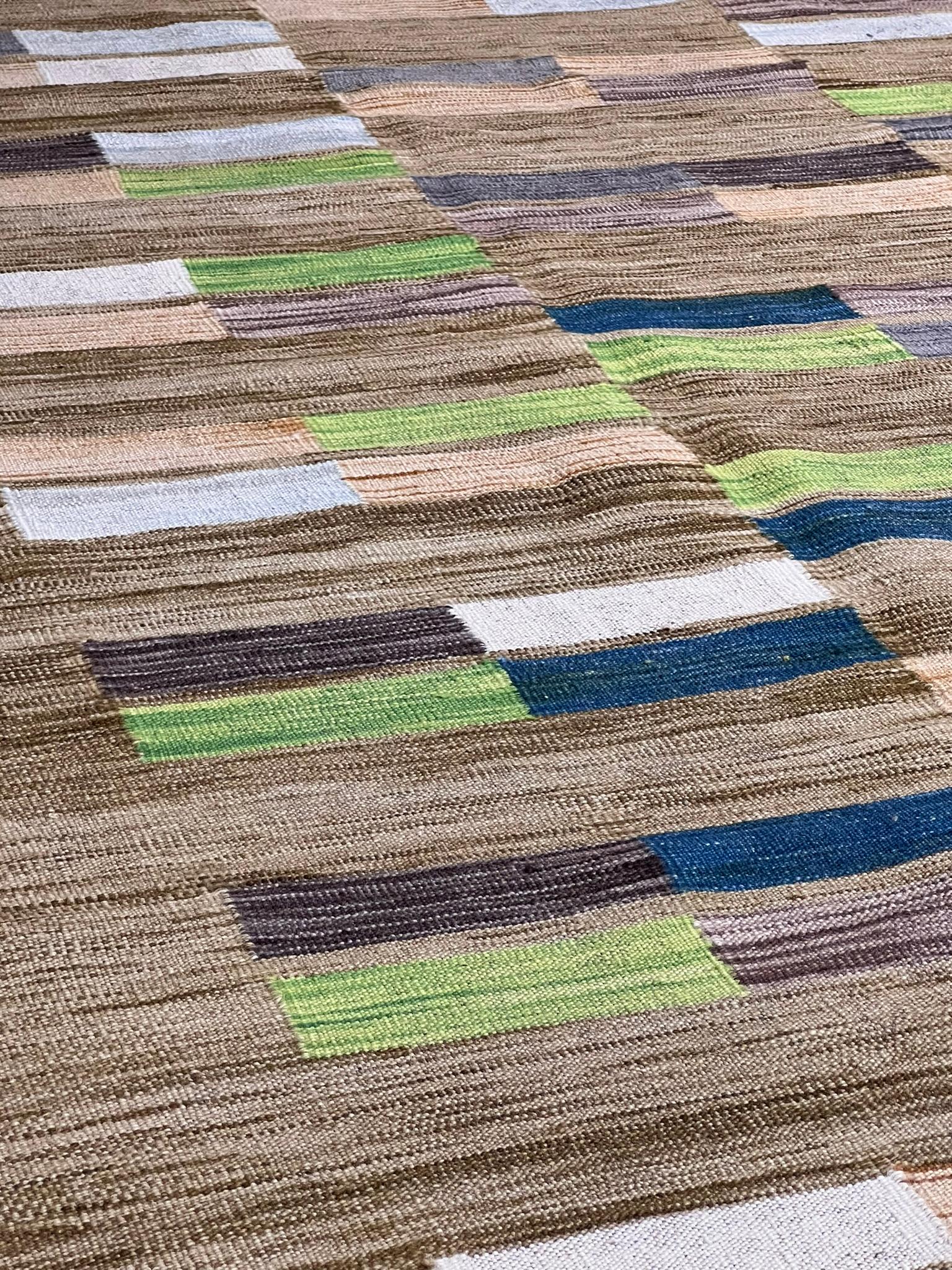 Tessuto Tappeto tessuto a trama piatta in stile anni '70 colori vivaci begie blu verde in vendita