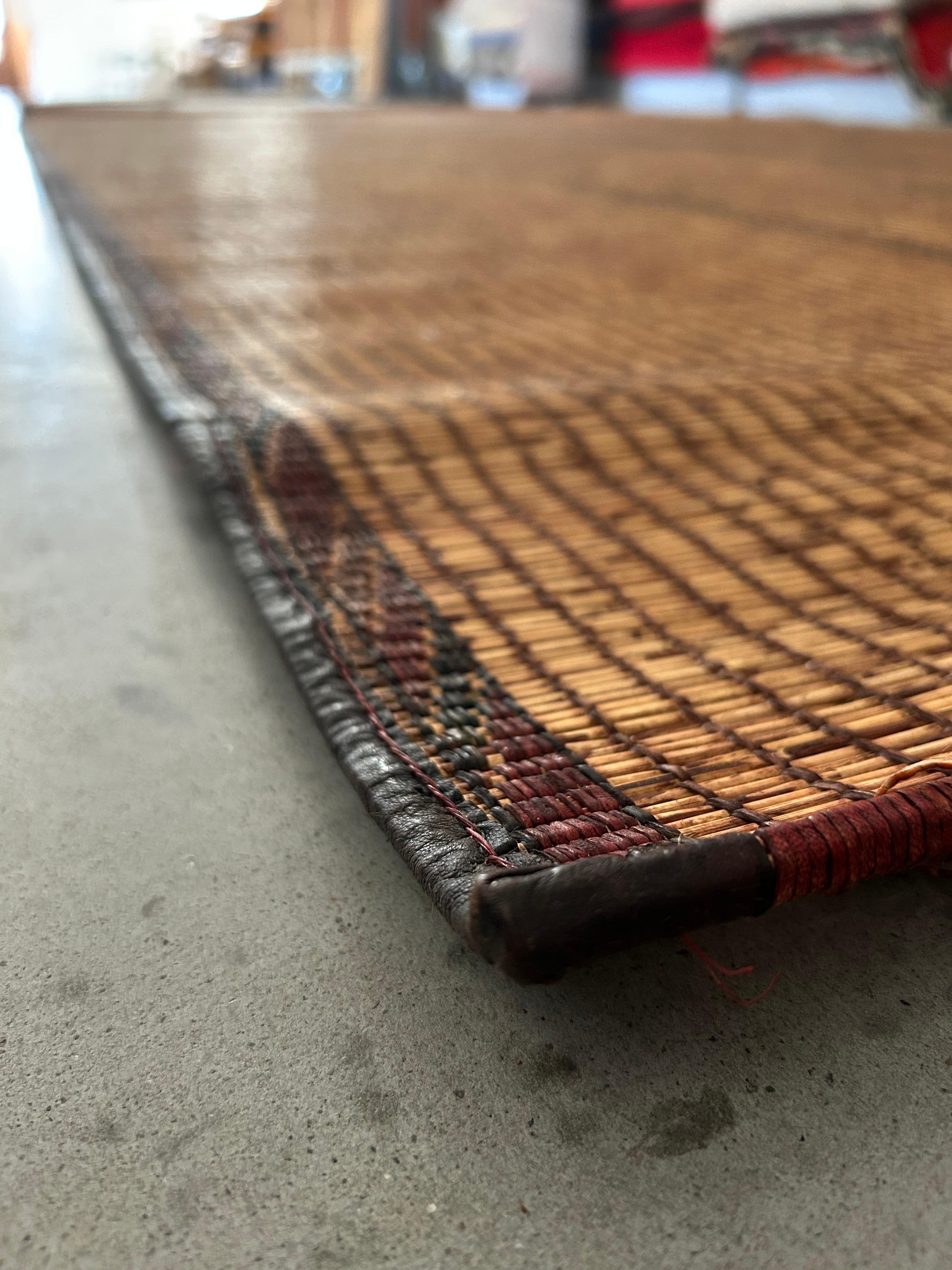 20th Century Tapis Touareg Made in Sahara Mauritanien Vintage en bois et cuir en vente