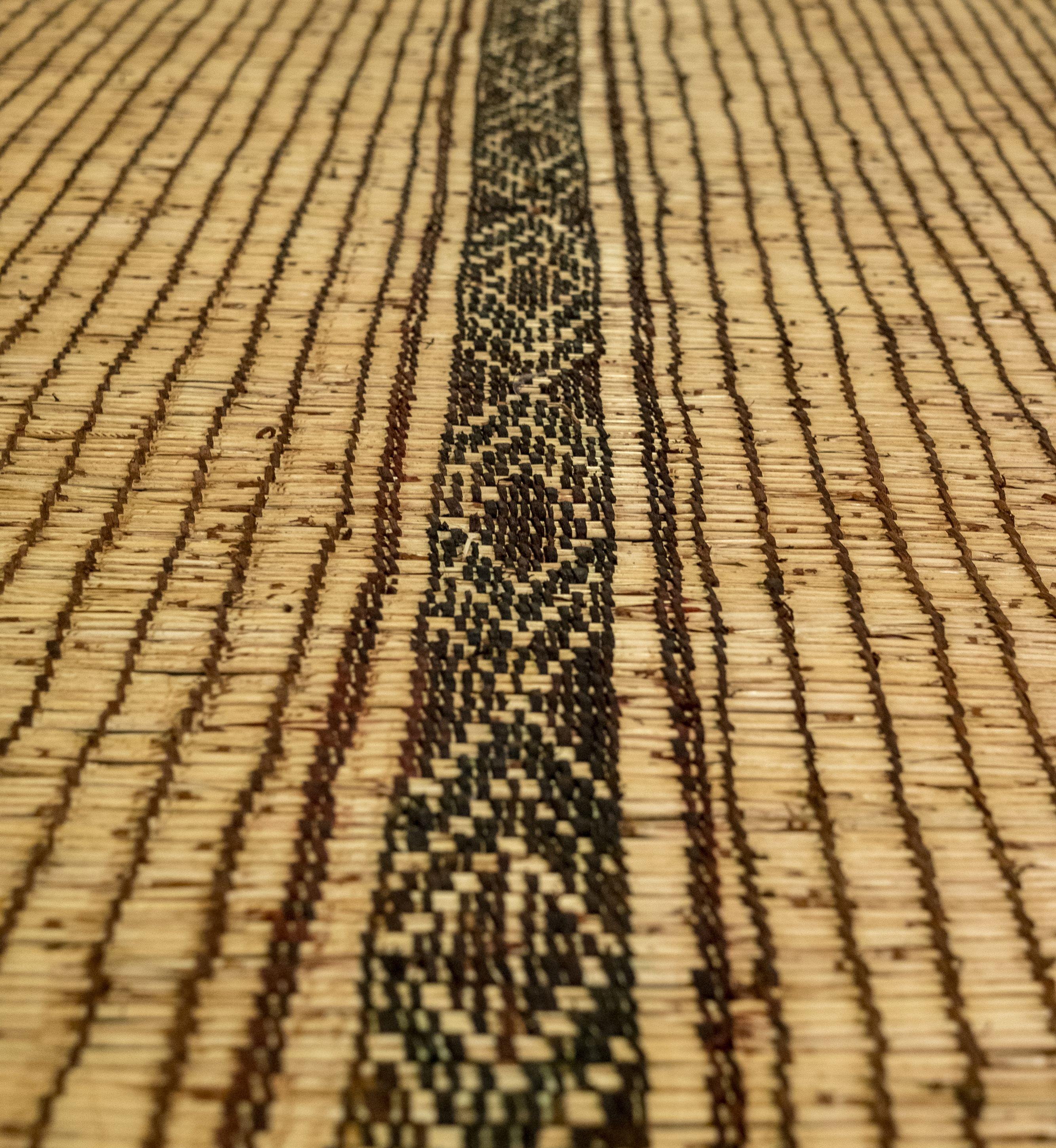 Vintage Brown Saharian Tuareg Mat Rug from Mauritania in Wood and Leather In Good Condition For Sale In Loria, IT