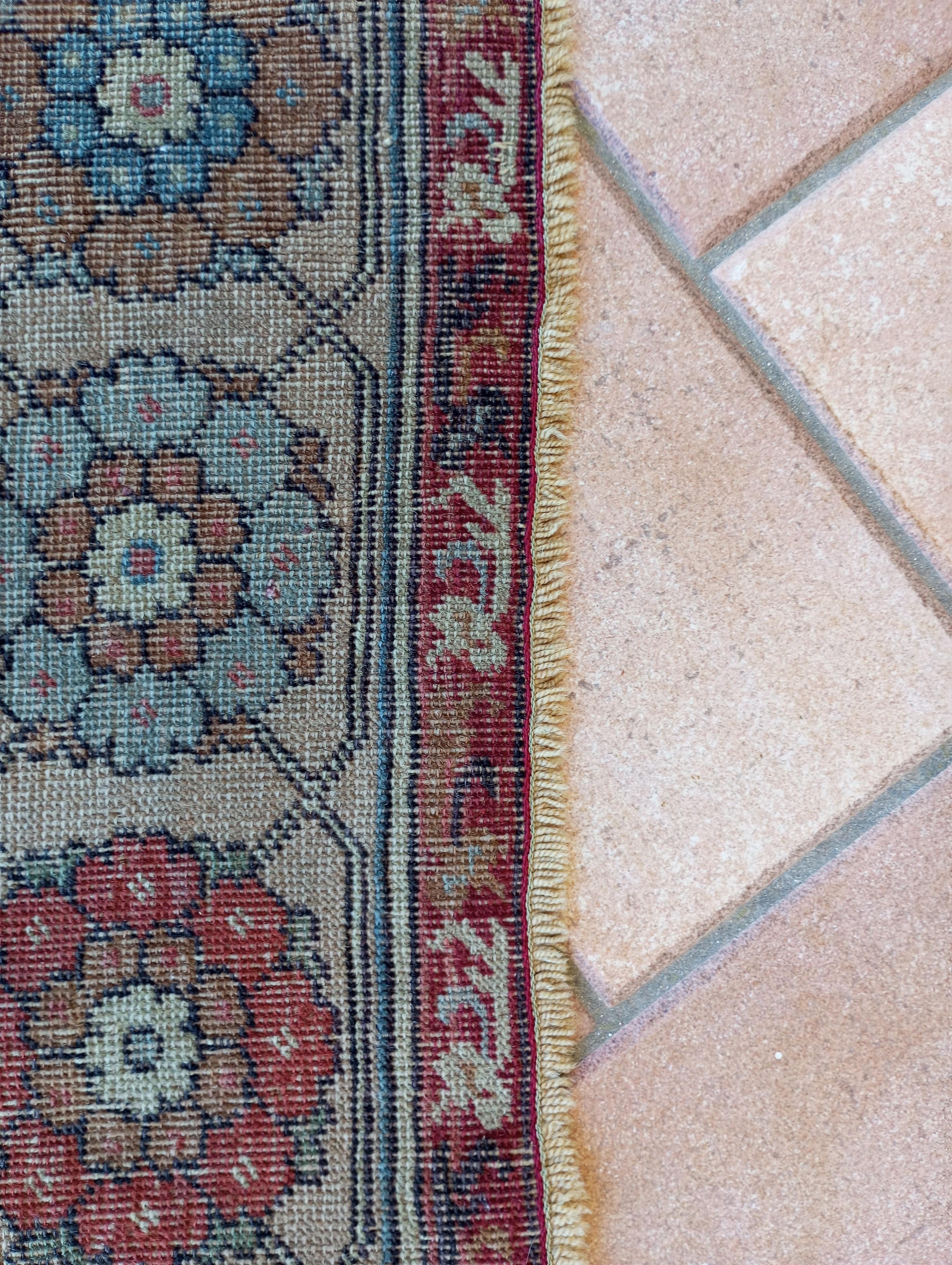 LADIK Alfombra de oración turca con tres nichos fondo rojo en venta 8