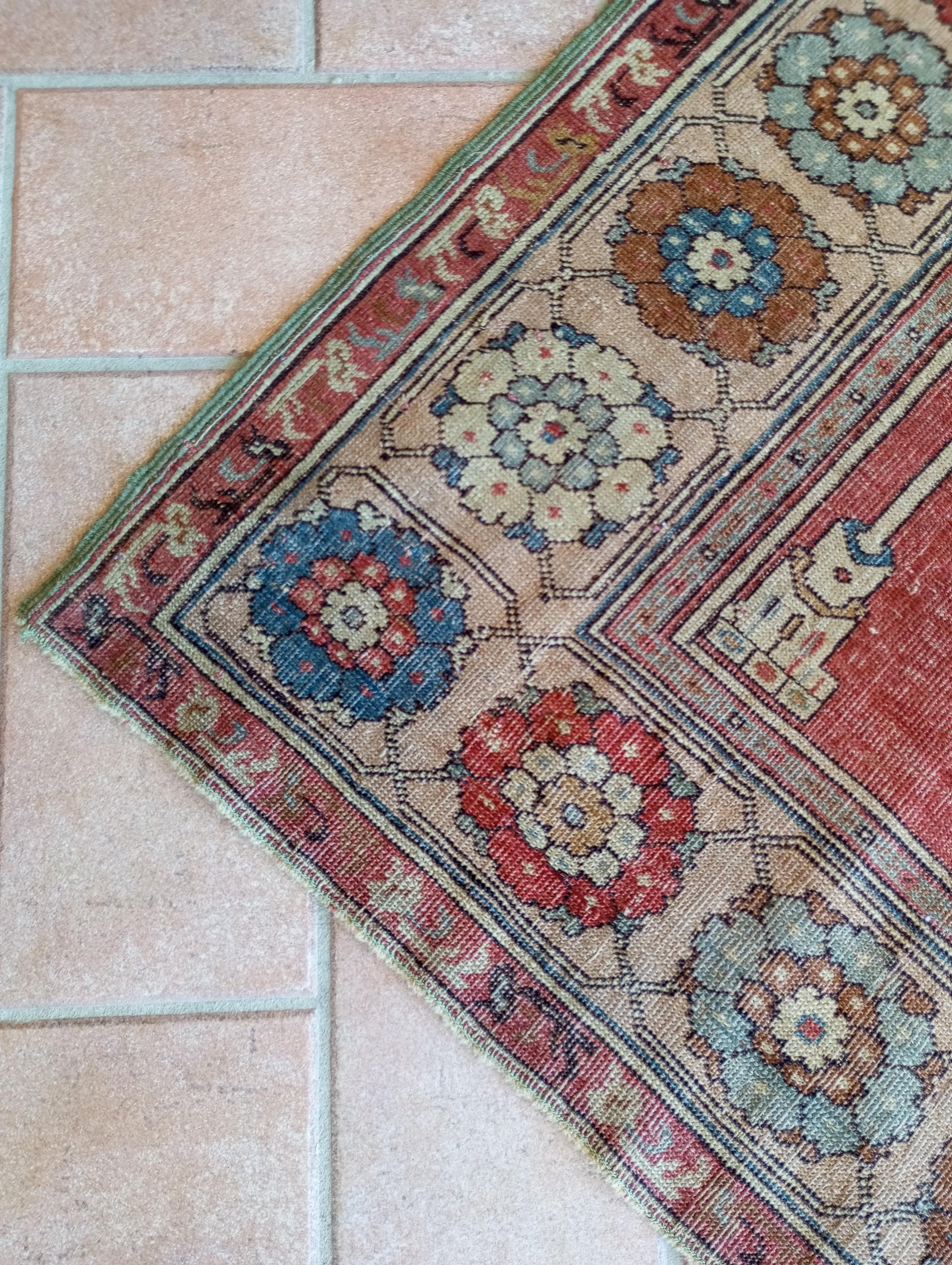 LADIK Alfombra de oración turca con tres nichos fondo rojo Anudado a mano en venta